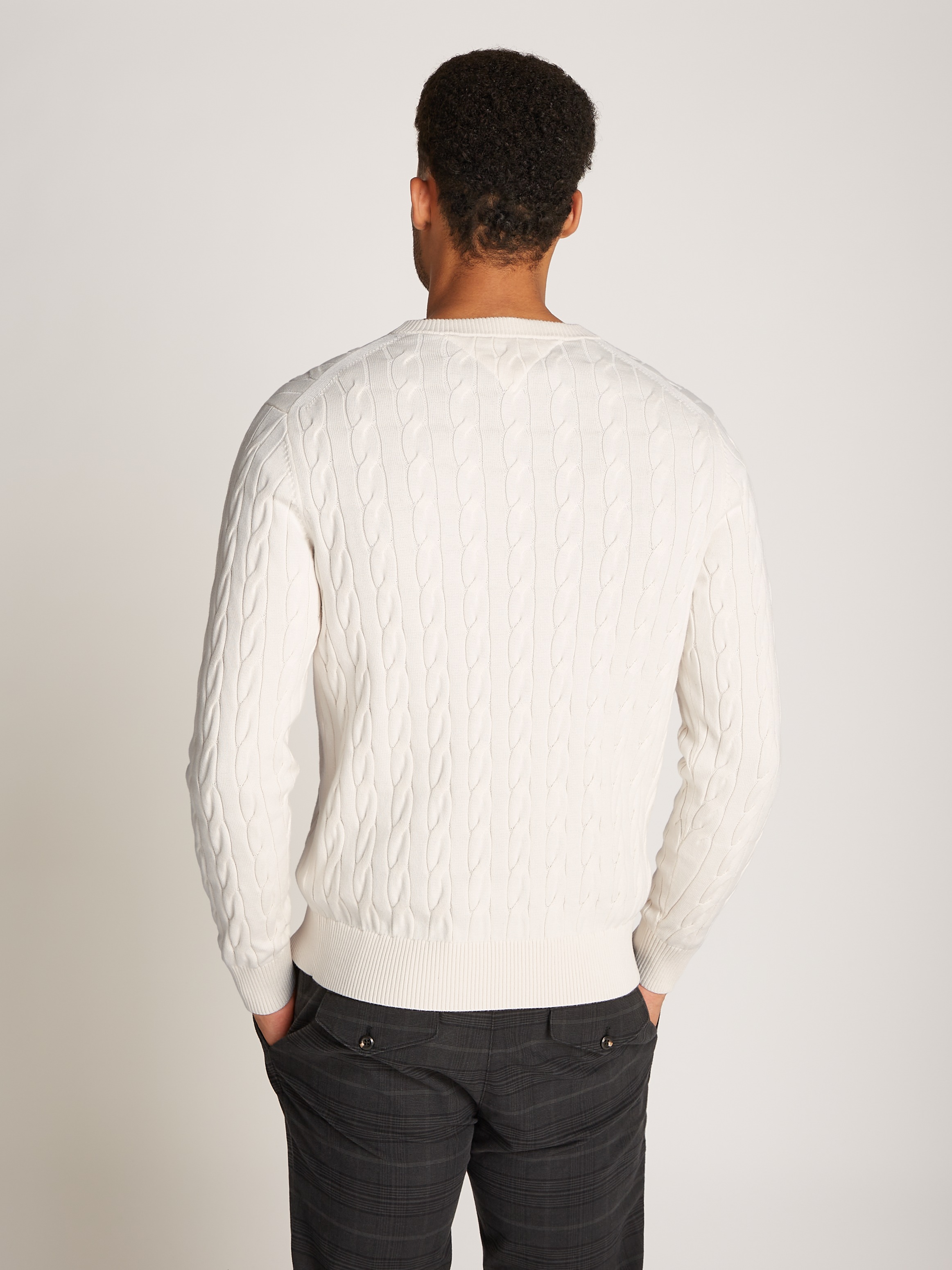 Thumbnail - Tommy Hilfiger Strickpullover "CLASSIC CABLE CREW NECK mit Strukturstrick und Flaglabel" unifarben, casual, regular fit,...
