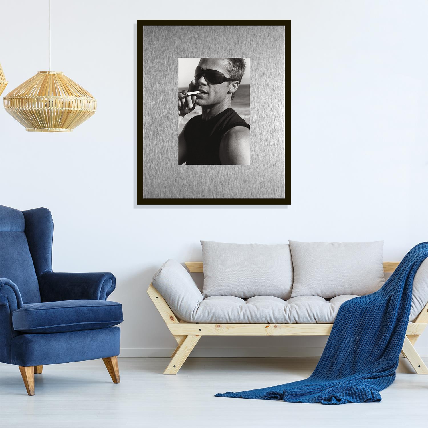 queence Bild »Trend Wandbild, Wandkunst, Kunstdruck "Brad Pitt mit Zigarette"« Filmfiguren | Filmszene | Schwarz-Weiß 1 Stk. tlg. inkl. Passepartout aus hochwertigem Aluminium und schwarzem Rahmen