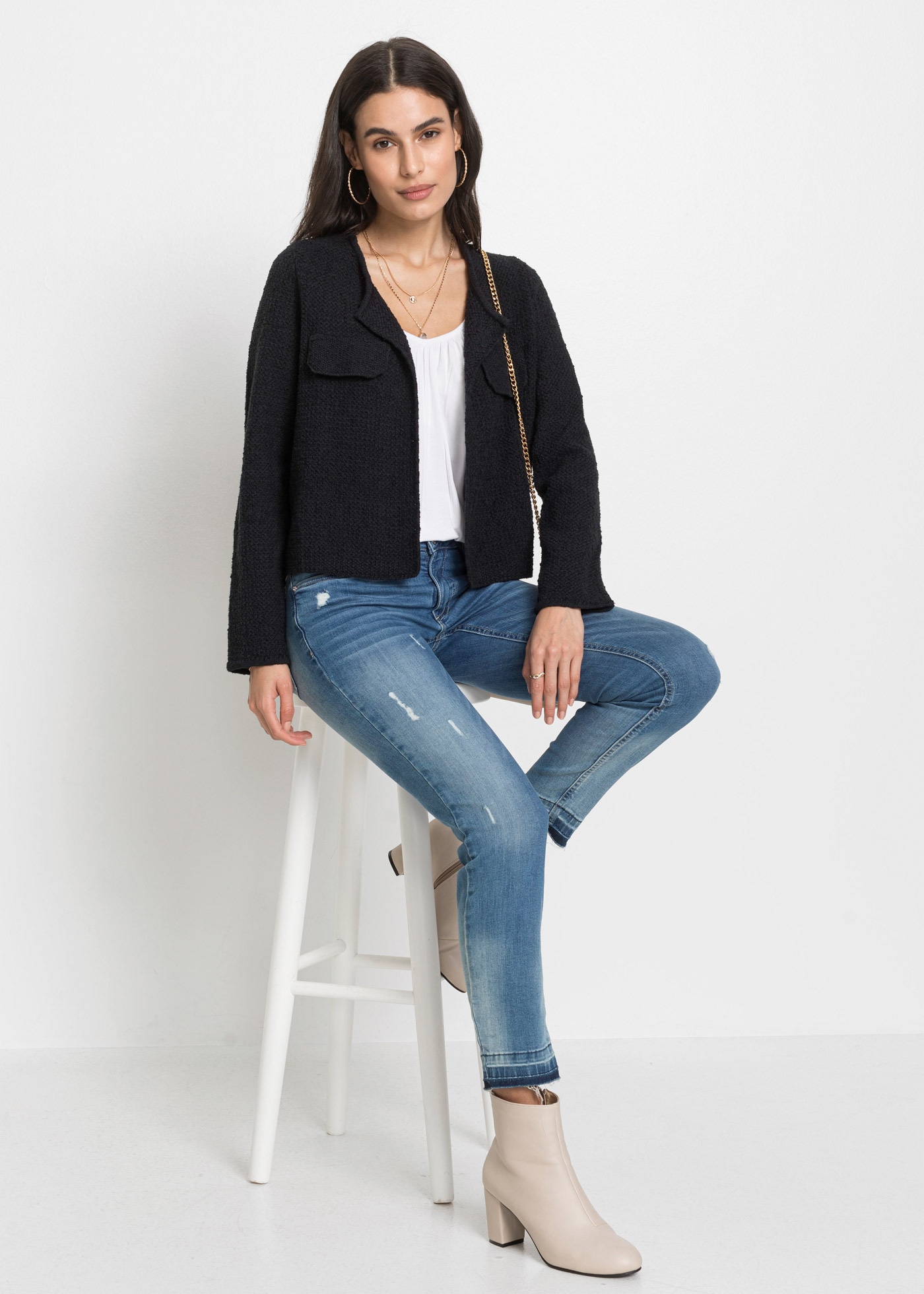 bonprix Strickjacke Loose fit, mit Bouclégarn, femininer Stil