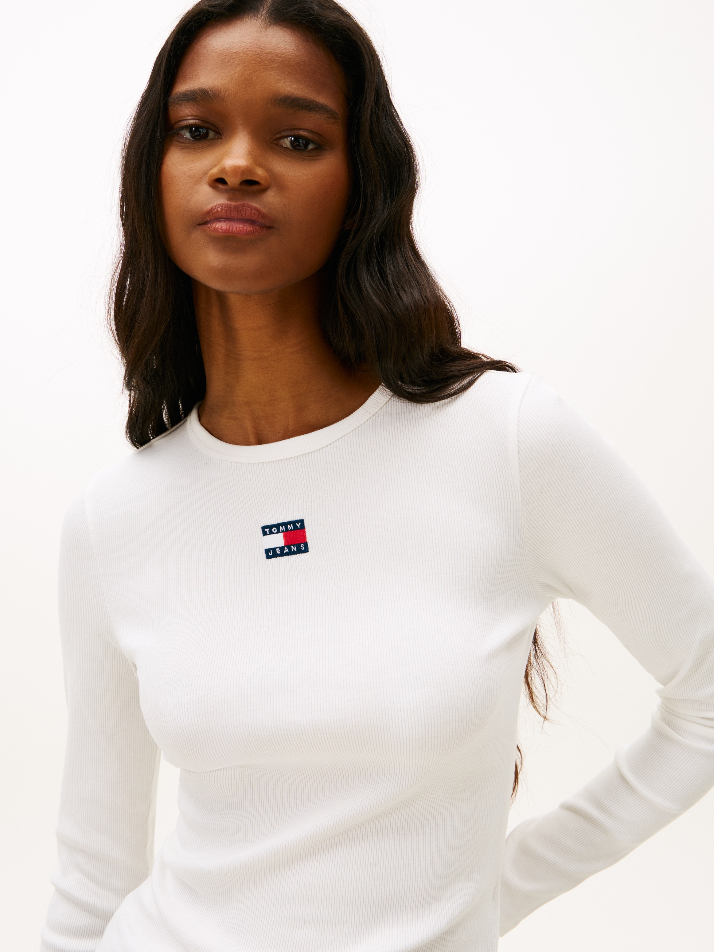 Tommy Jeans Langarmshirt "TJW SLIM LS BADGE TEE EXT" Baumwollmischung, Stre günstig online kaufen