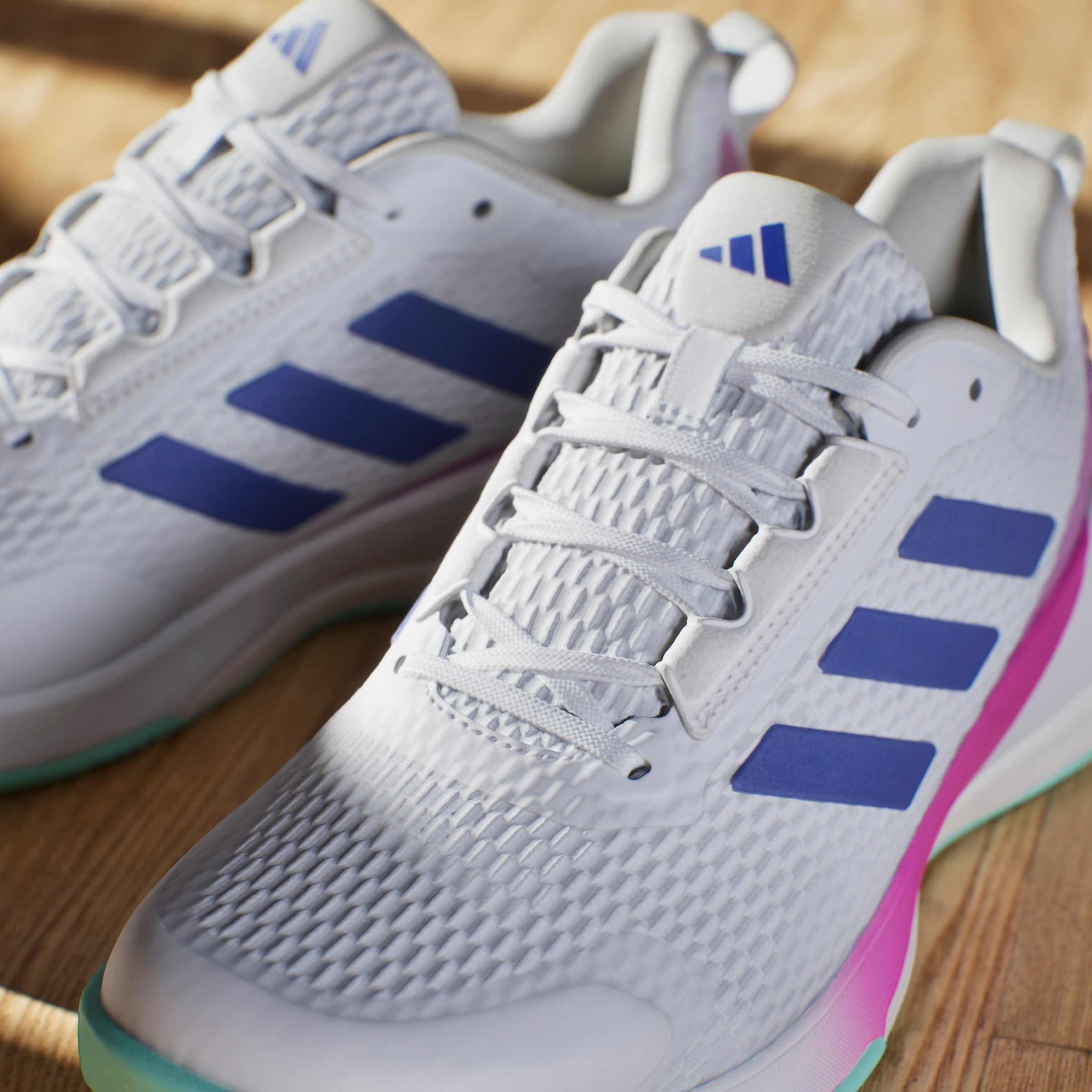 adidas Performance Indoorschuh »NOVAFLIGHT 2 INDOOR«, besonders geeignet für Volleyball und Basketball