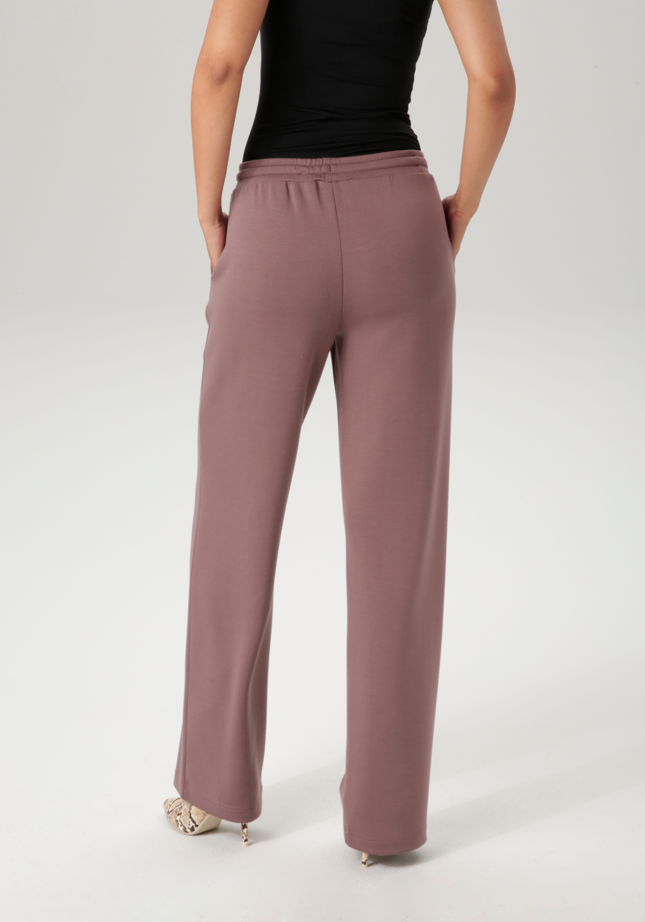 Aniston CASUAL Jogginghose, aus super weicher, elastischer Jersey-Qualität