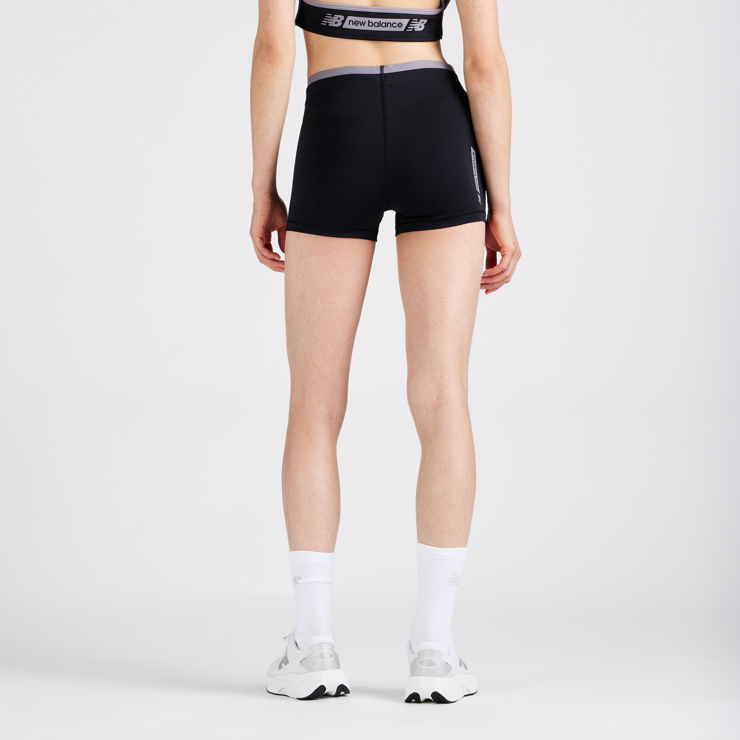 New Balance Laufshorts »FAST DAYS GRAPHIC HOT SHORT«  mit reflektierendem Branding, aus Polyester und Elasthan