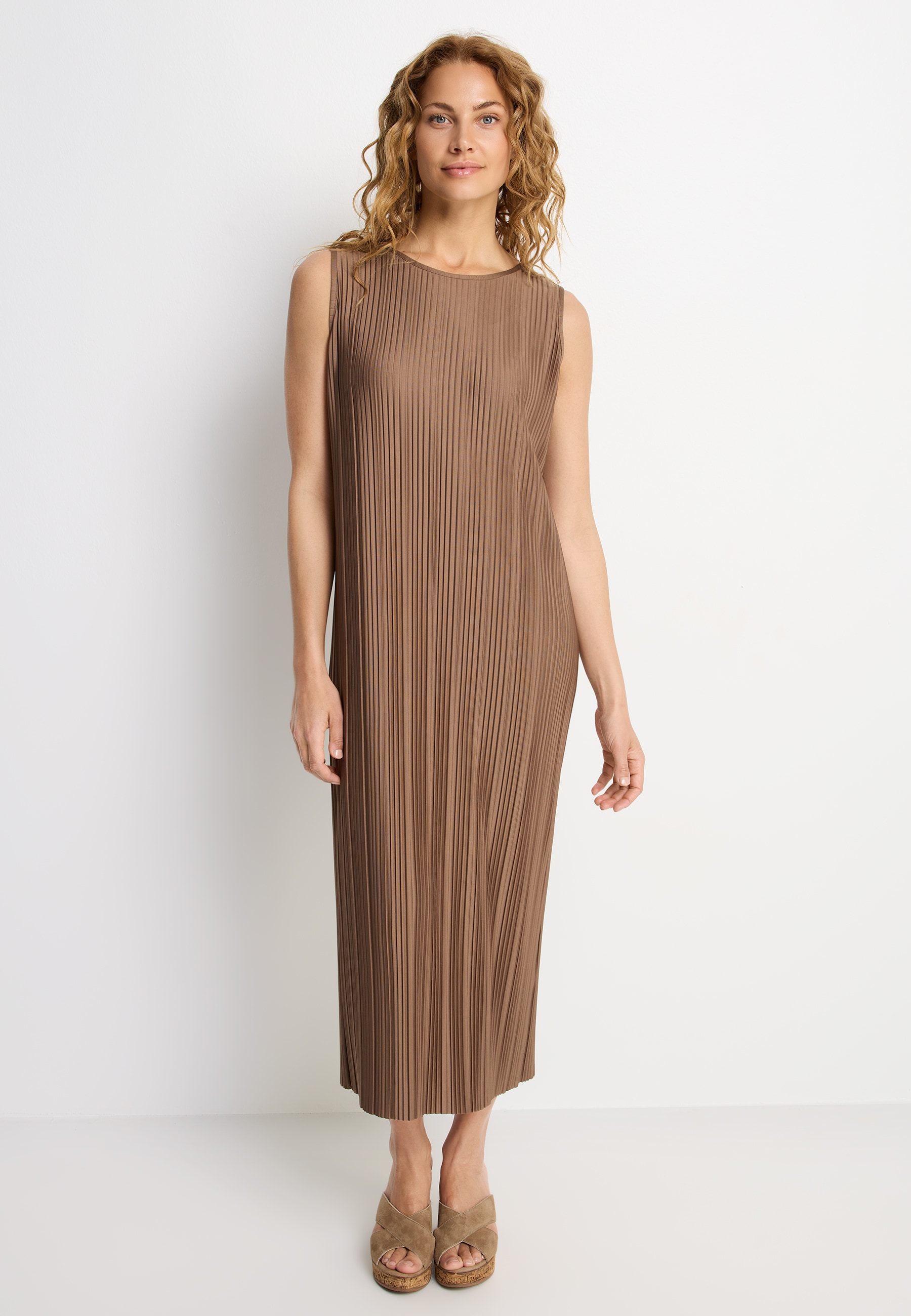 LASCANA Plisseekleid, in Midilänge, Trägerkleid, Sommerkleid
