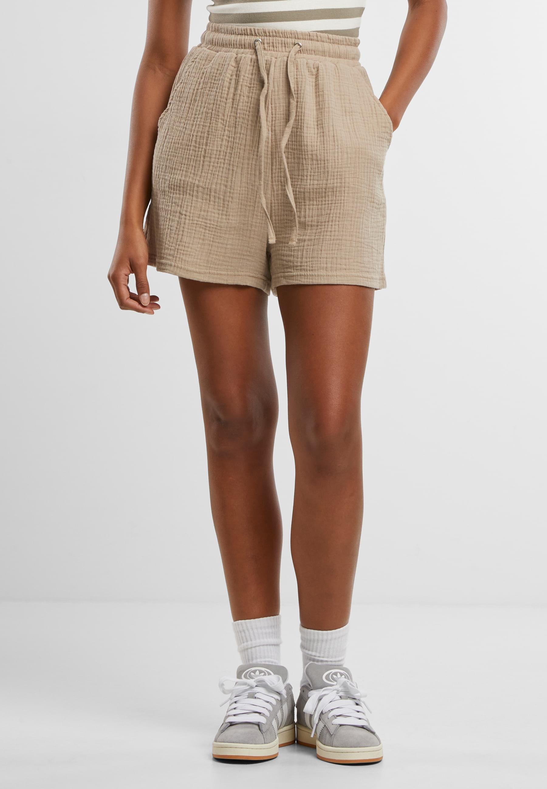 URBAN CLASSICS Sweatshorts »Urban Classics Ladies Musselin Shorts«, (1 tlg.)