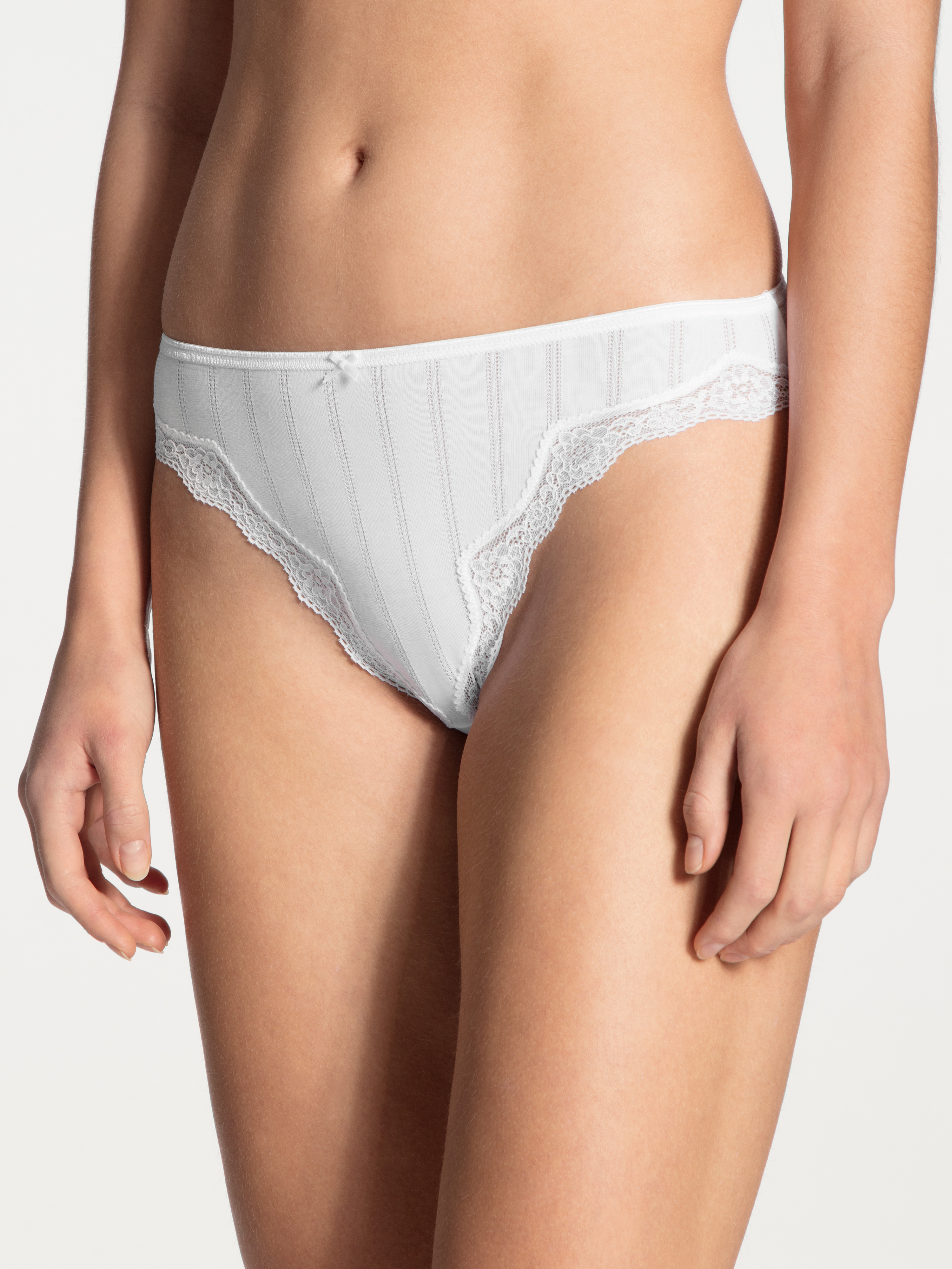 CALIDA Slip "Etude Toujours" Nadelstreifen-Optik, florale Spitze, Regular-Cut, Jacquard, elastisch