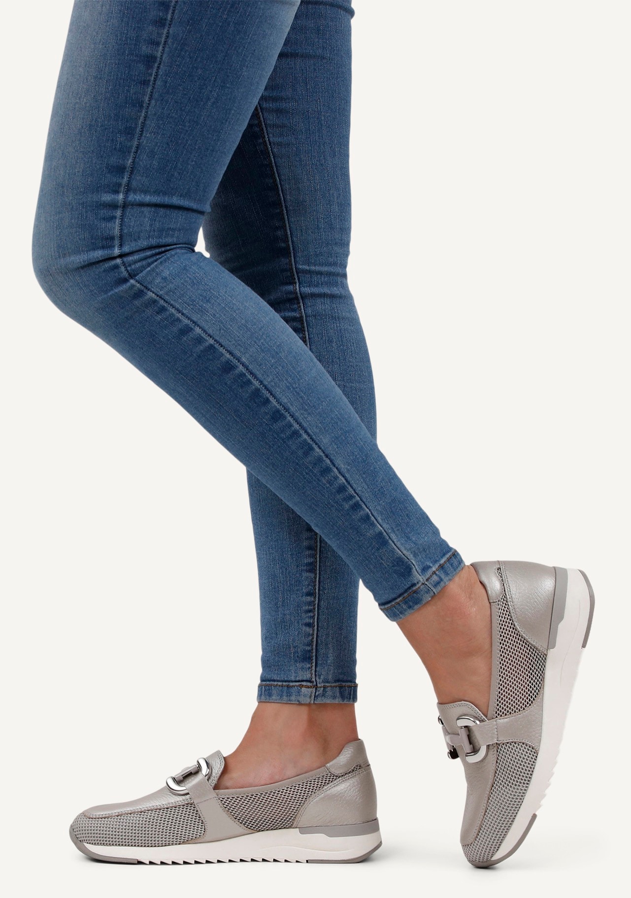 Caprice Slipper, Slip-on Sneaker, Freizeitschuh, Schlupfschuh mit Zierschnalle