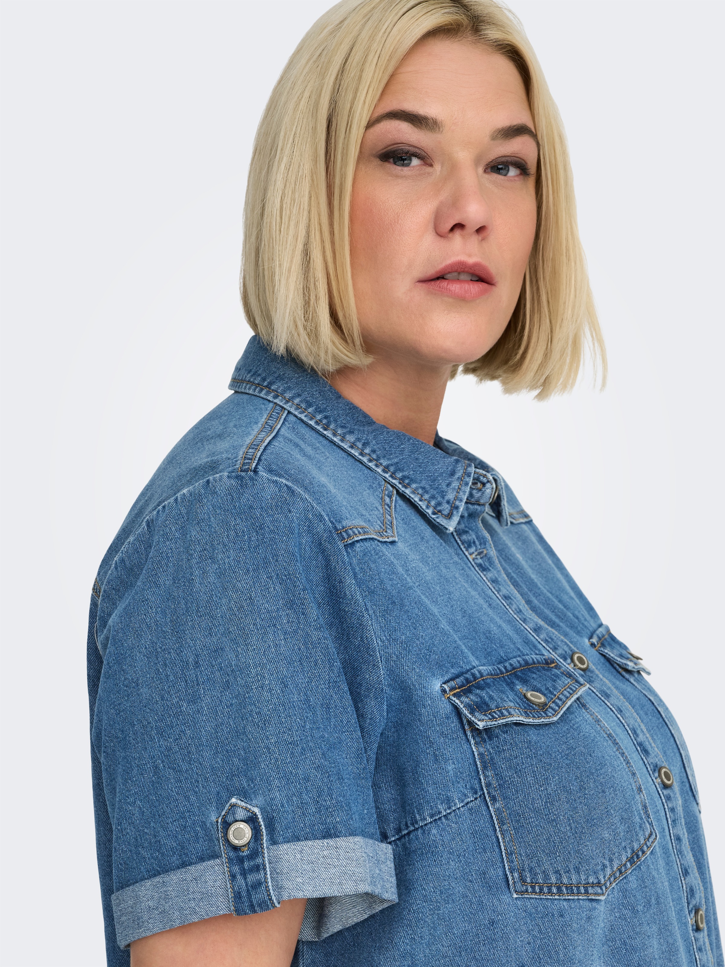 Thumbnail - ONLY CARMAKOMA Jeanskleid "CARLISA S/S DNM DRESS GUA NOOS" Brusttaschen