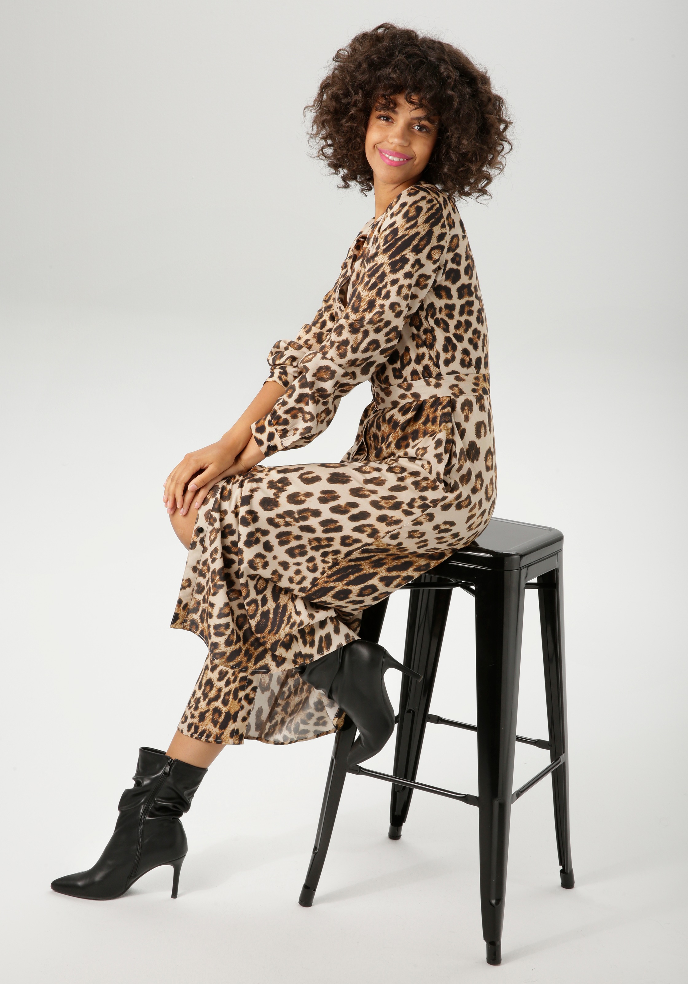 Aniston CASUAL Blusenkleid, (mit abnehmbarem Bindegürtel), mit trendigem Leo-Print - jedes Teil ein Unikat - NEUE KOLLEKTION