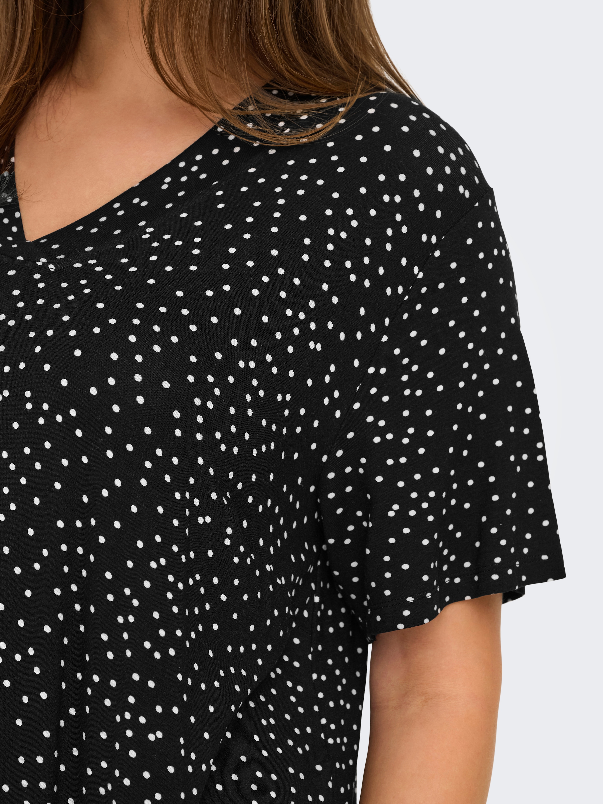 ONLY CARMAKOMA Shirtkleid »CARFYRLA LIFE S/S V-NCK BLK AOP DRE NOOS«