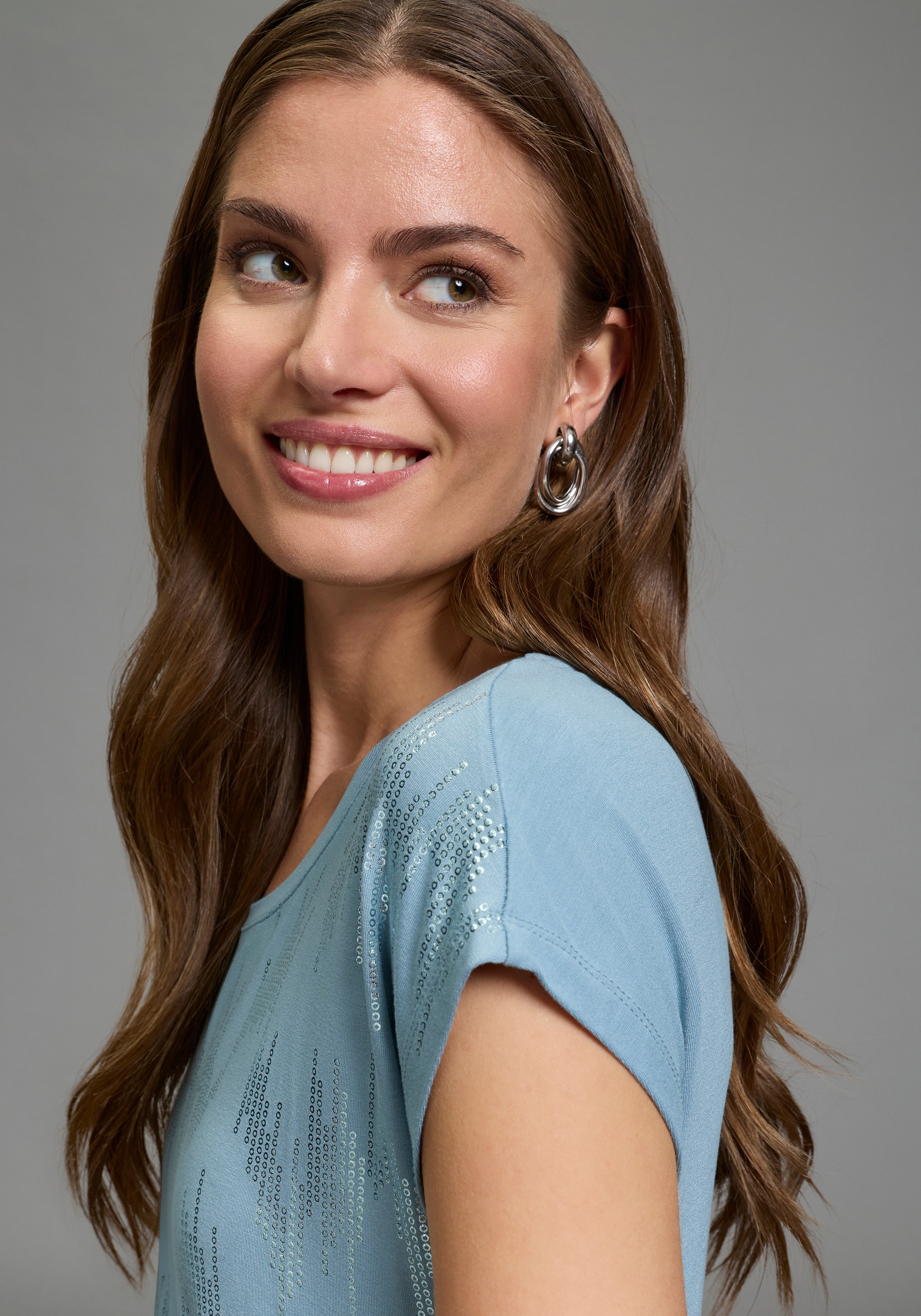 Thumbnail - Laura Scott Rundhalsshirt figurumschmeichelnde Passform, aus elastischem Single Jersey