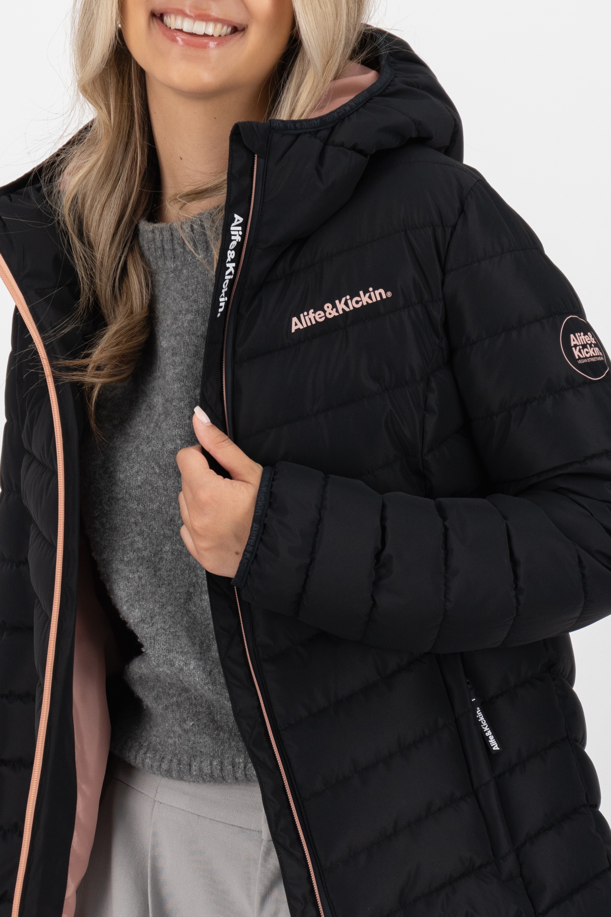 Alife & Kickin Winterjacke »Damen RabeaAK A«, Moderne Steppjacke mit gefütterter Kapuze in schmaler Passform