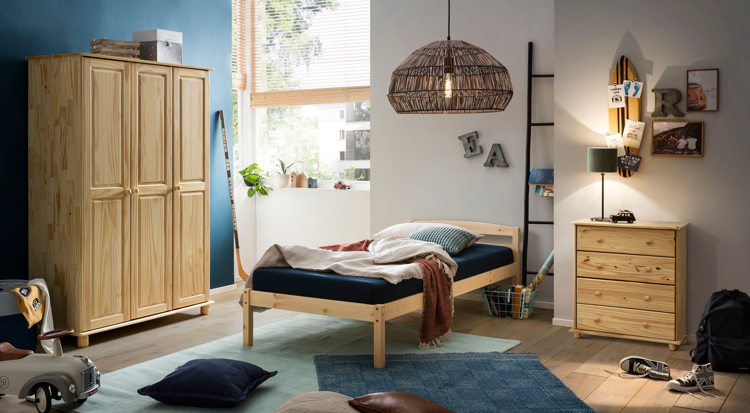 Home affaire Kommode »Chur«, aus massiven Kiefernholz, Breite 80 cm, Höhe 102 cm