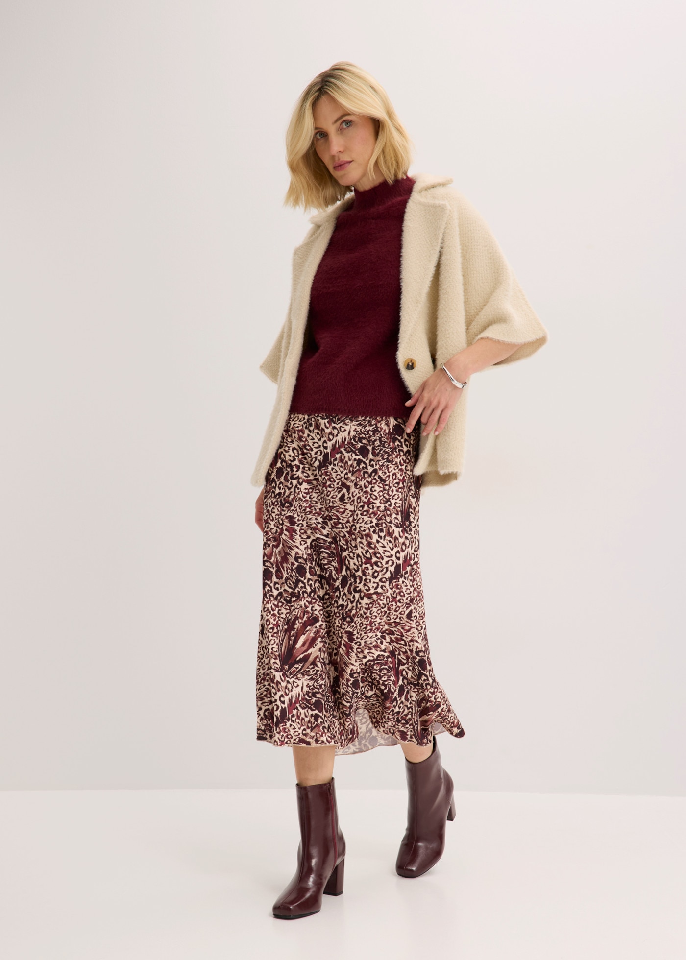 bonprix Strickpullover bequeme Passform, in Federgarn-Optik, mit Stehkragen, Halbarm