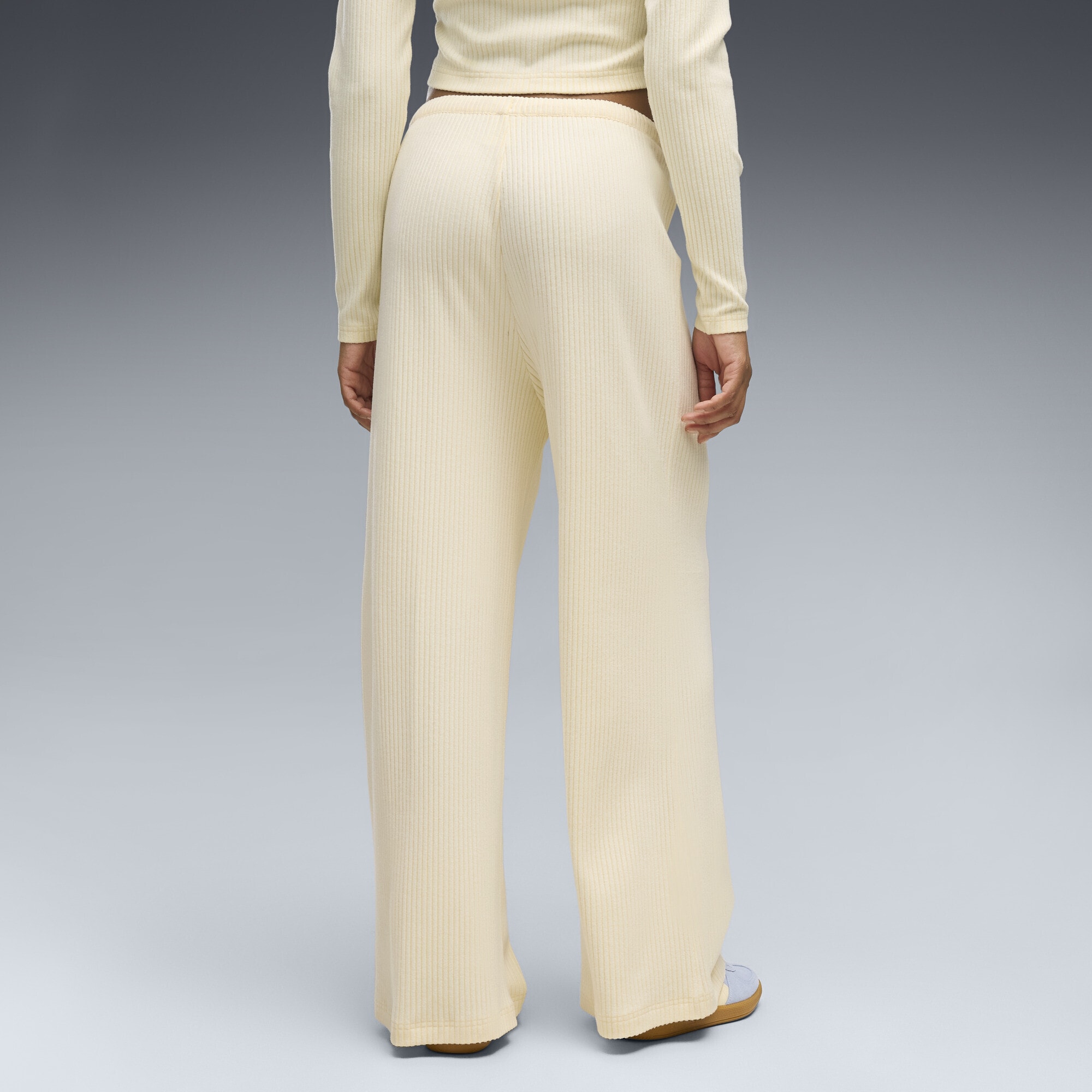 PUMA Sporthose »Essentials Relaxed Hose mit weitem Bein Damen«