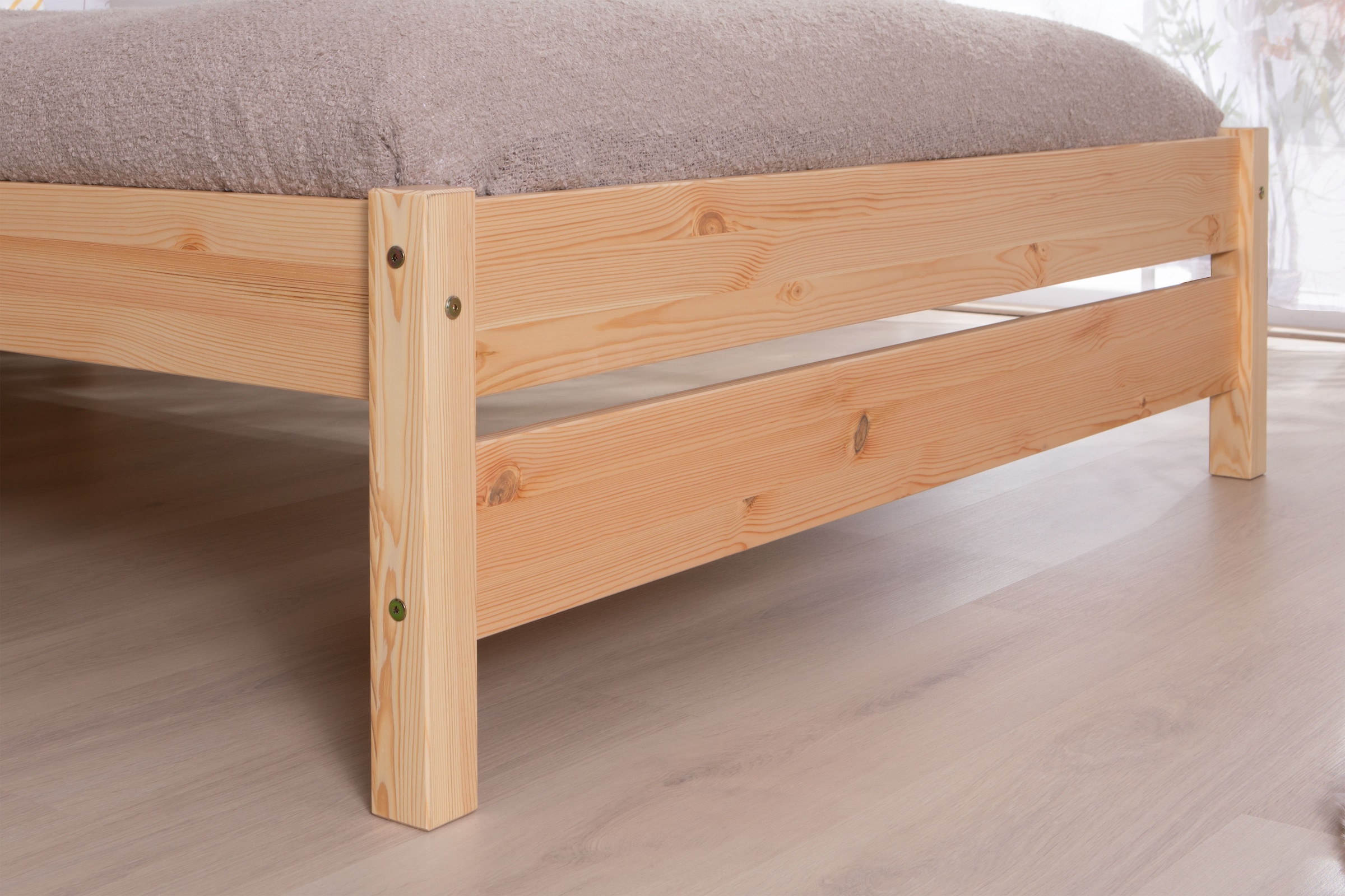 Ticaa Massivholzbett »Bora«, ideal fürs Kinder- und Jugendzimmer, inklusive Rollrost