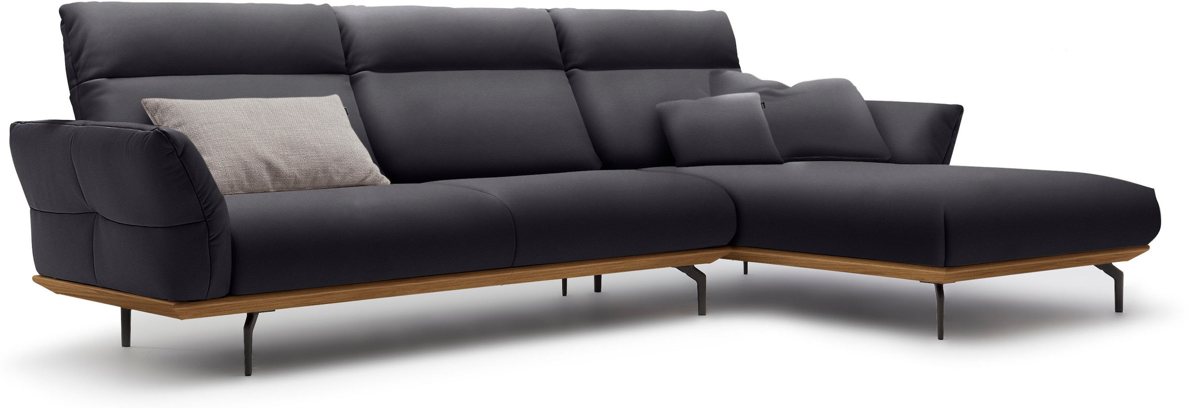 Creation BY ROLF BENZ Ecksofa »CR.460«, Sockel in Nussbaum, Winkelfüße in Umbragrau, Breite 318 cm