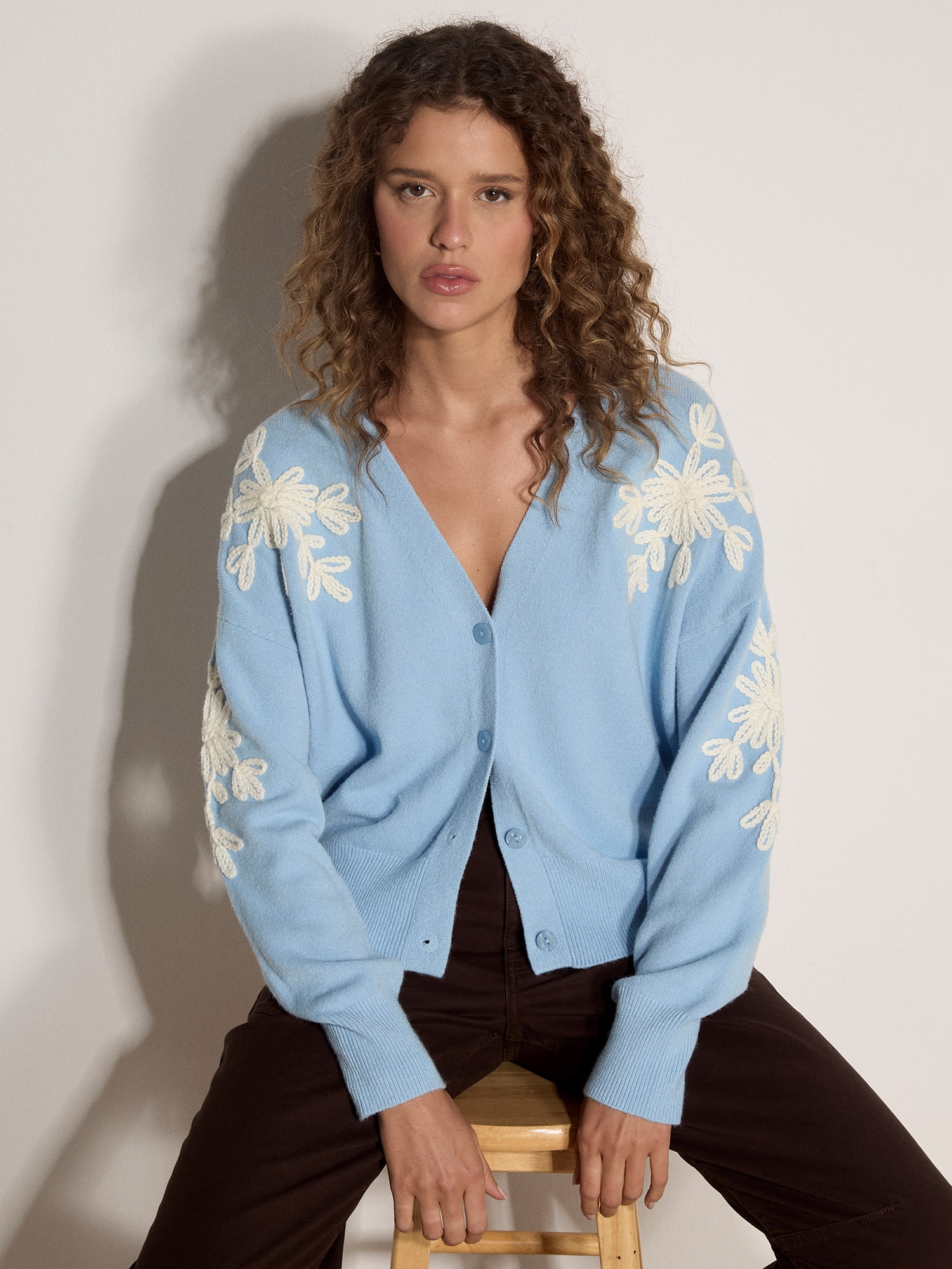 Apricot Cardigan »Cardigan mit Blumenapplikationen« mit Stickerei