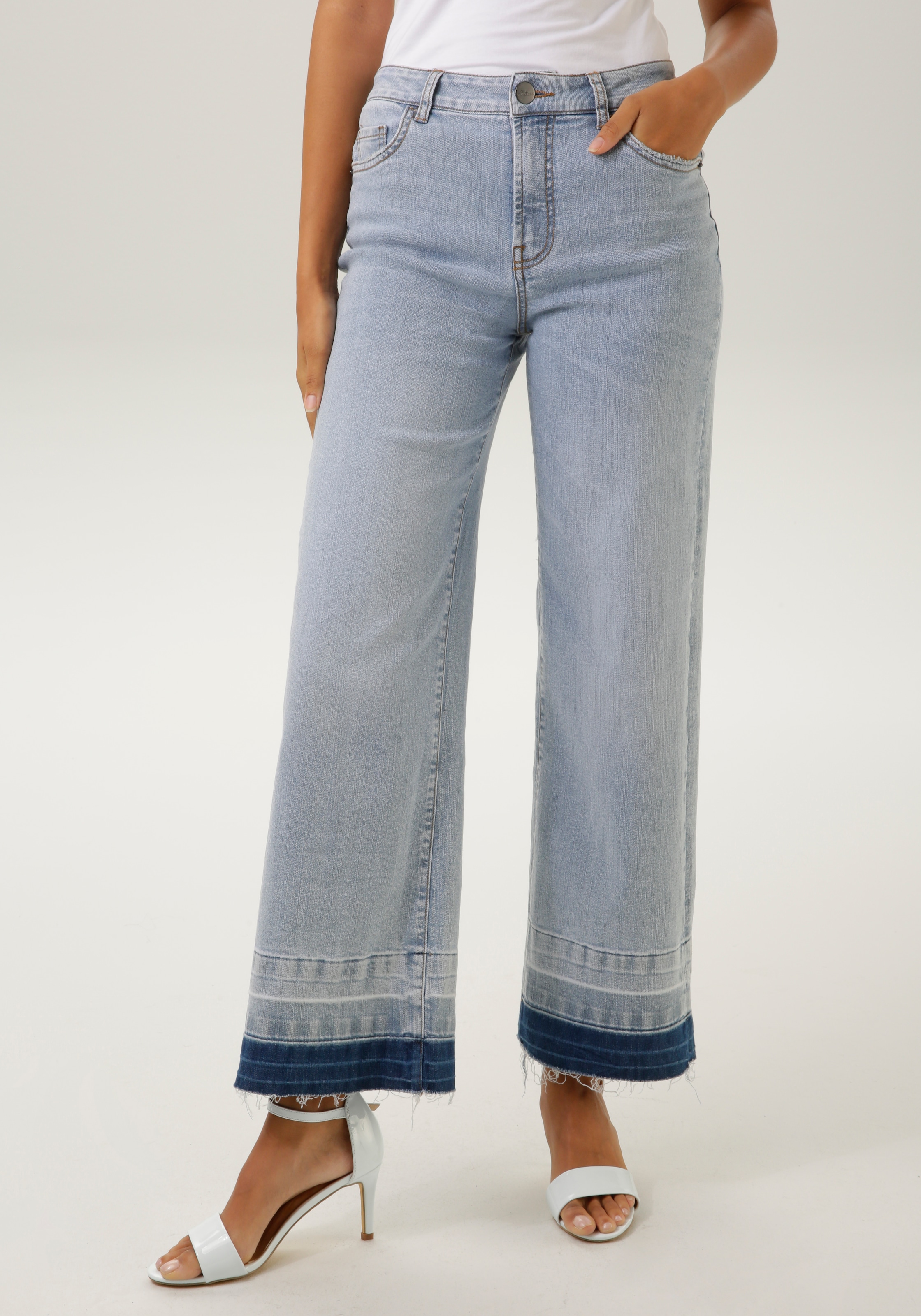 ausgefranstem trendiger leicht am BAUR für mit Aniston | Saum Waschung CASUAL bestellen Straight-Jeans,