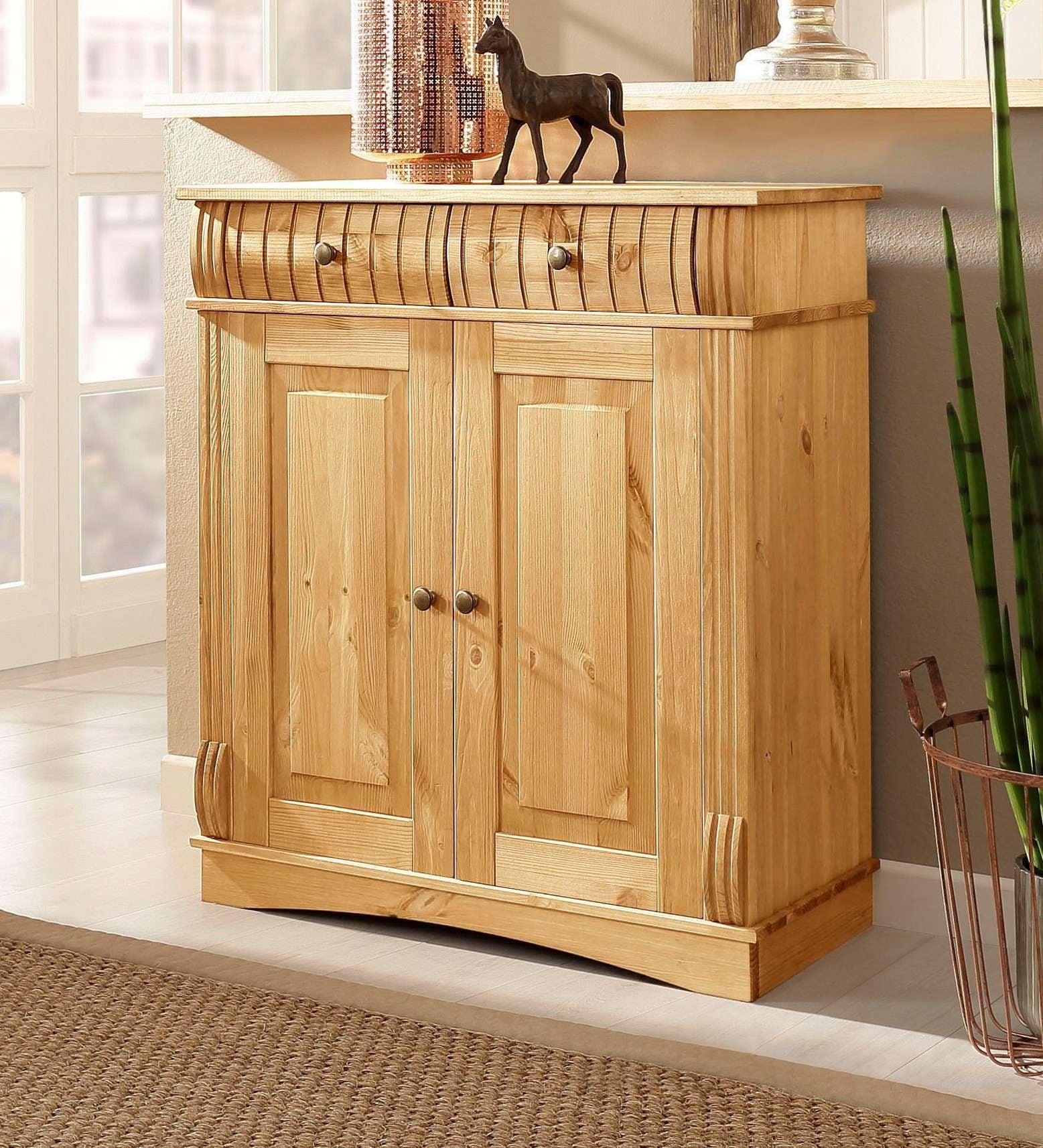 Home affaire Highboard »Teresa Mini-Vitrine mit Glastüren und 2 Schubkästen« Kommode, aus massiver Kiefer, Breite 84 cm, FSC®