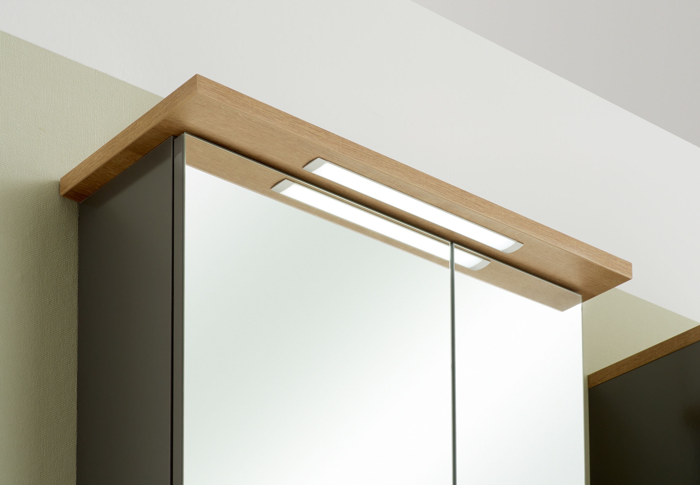 Saphir Spiegelschrank »mit LED-Beleuchtung und Türdämpfer«