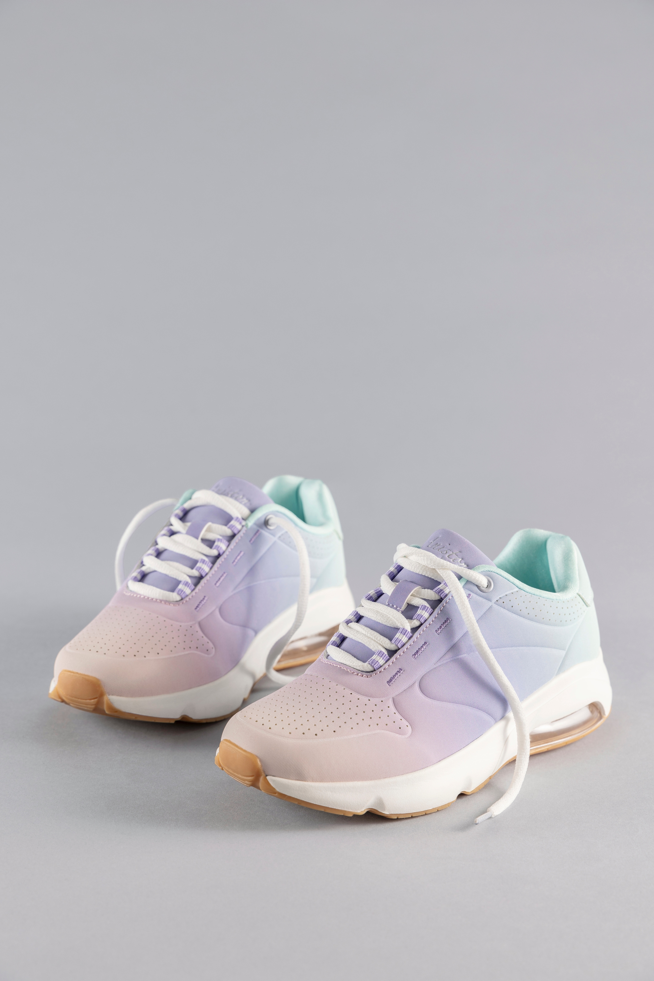 Aniston SHOES Sneaker Freizeitschuh pusbačiai Suvars...