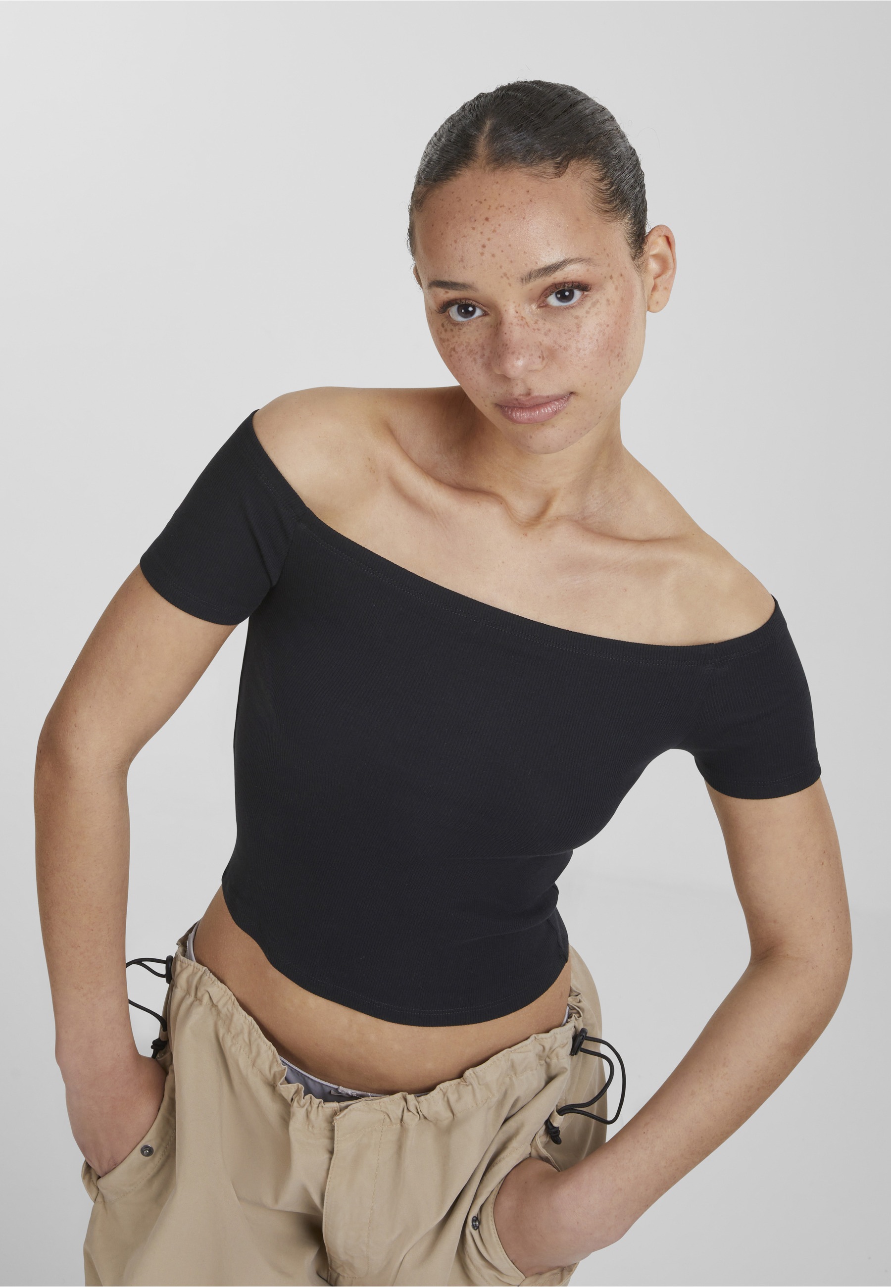 URBAN CLASSICS T-Shirt »Urban Classics Damen Ladies Organic Off Shoulder Rib Tee« 1 Stk.