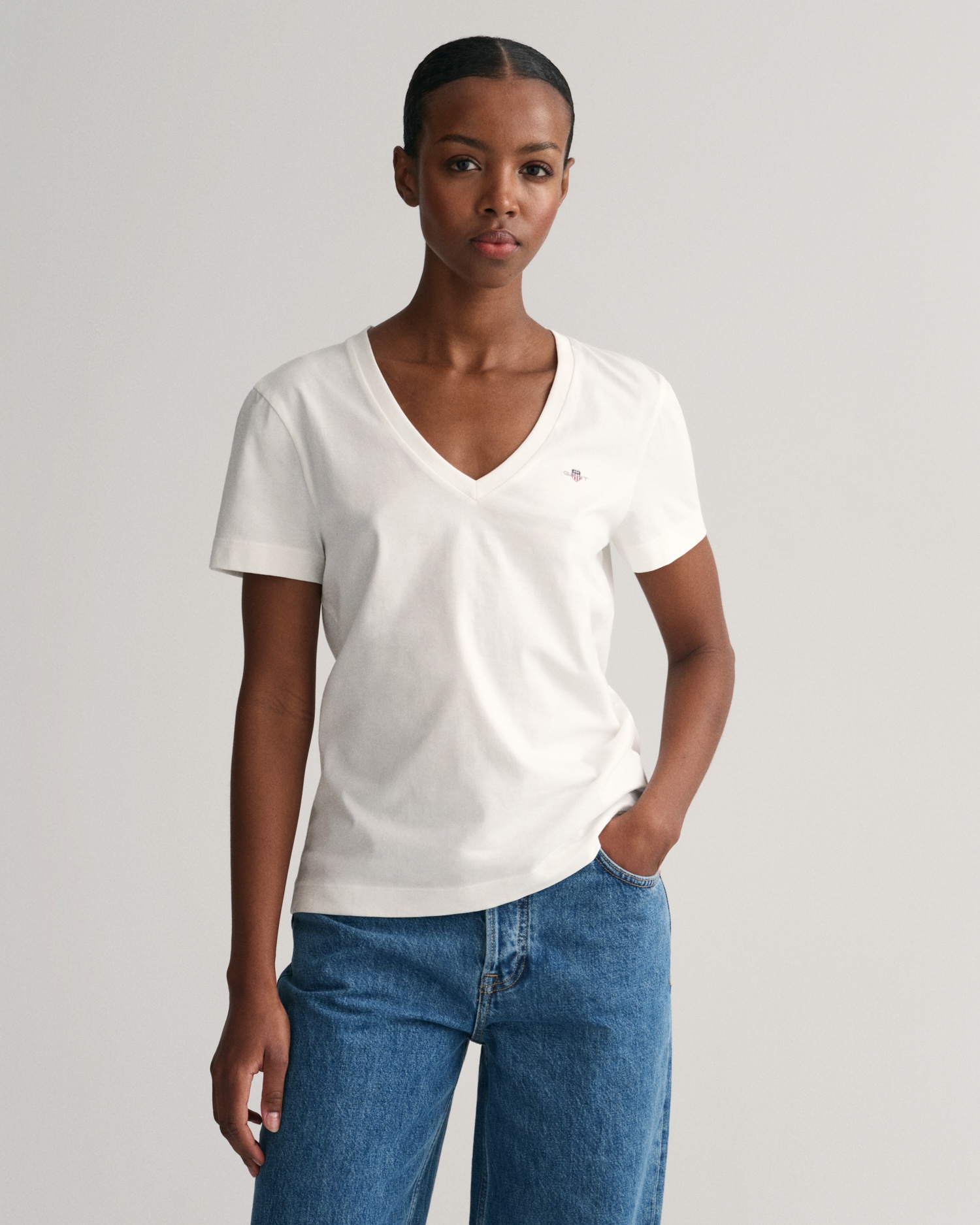 Gant T-Shirt "REG SHIELD KA V-NECK T-SHIRT", mit einer kleinen Logostickere günstig online kaufen