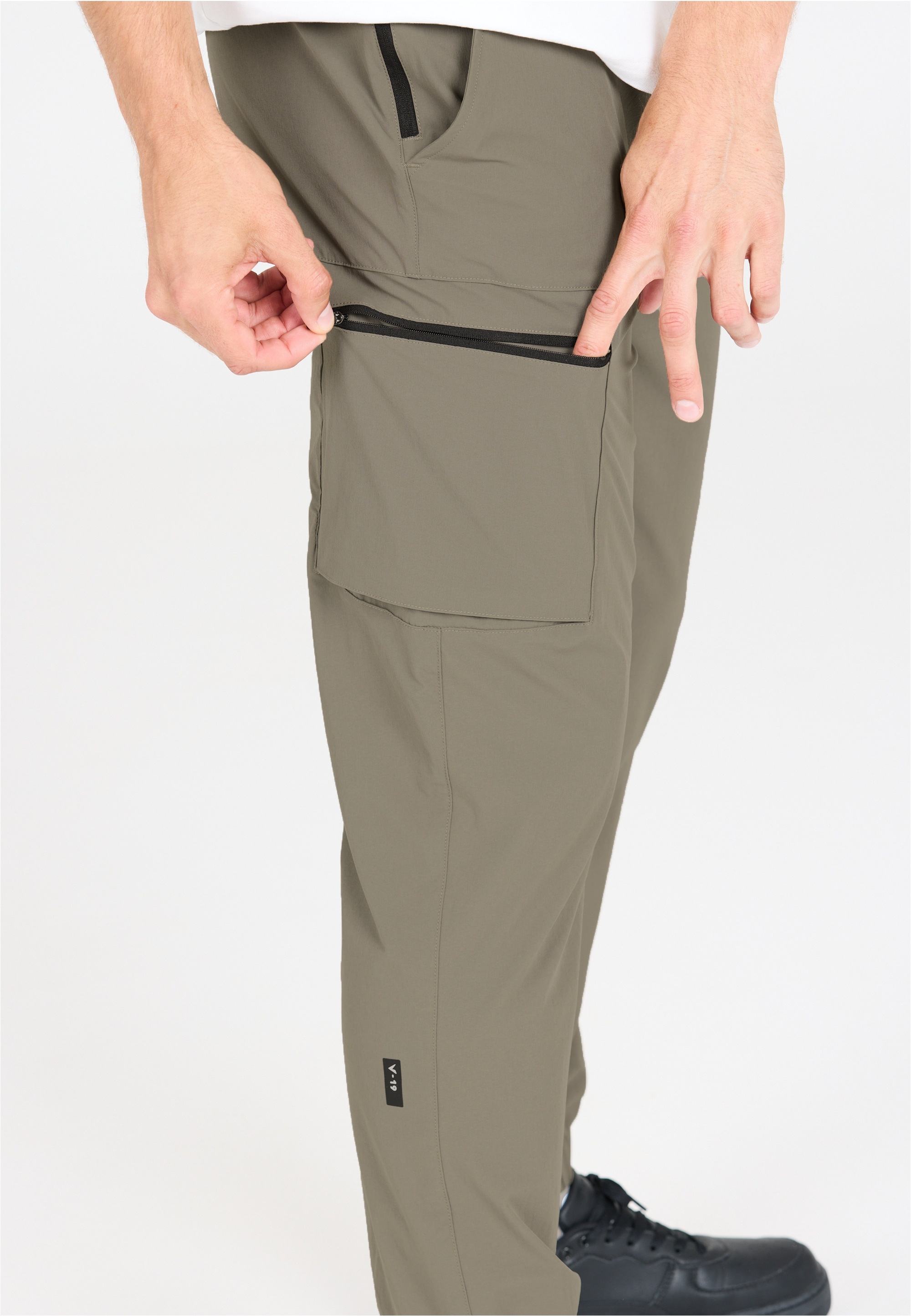 Virtus Sweathose »Ayden«, im funktionalen Cargo-Design