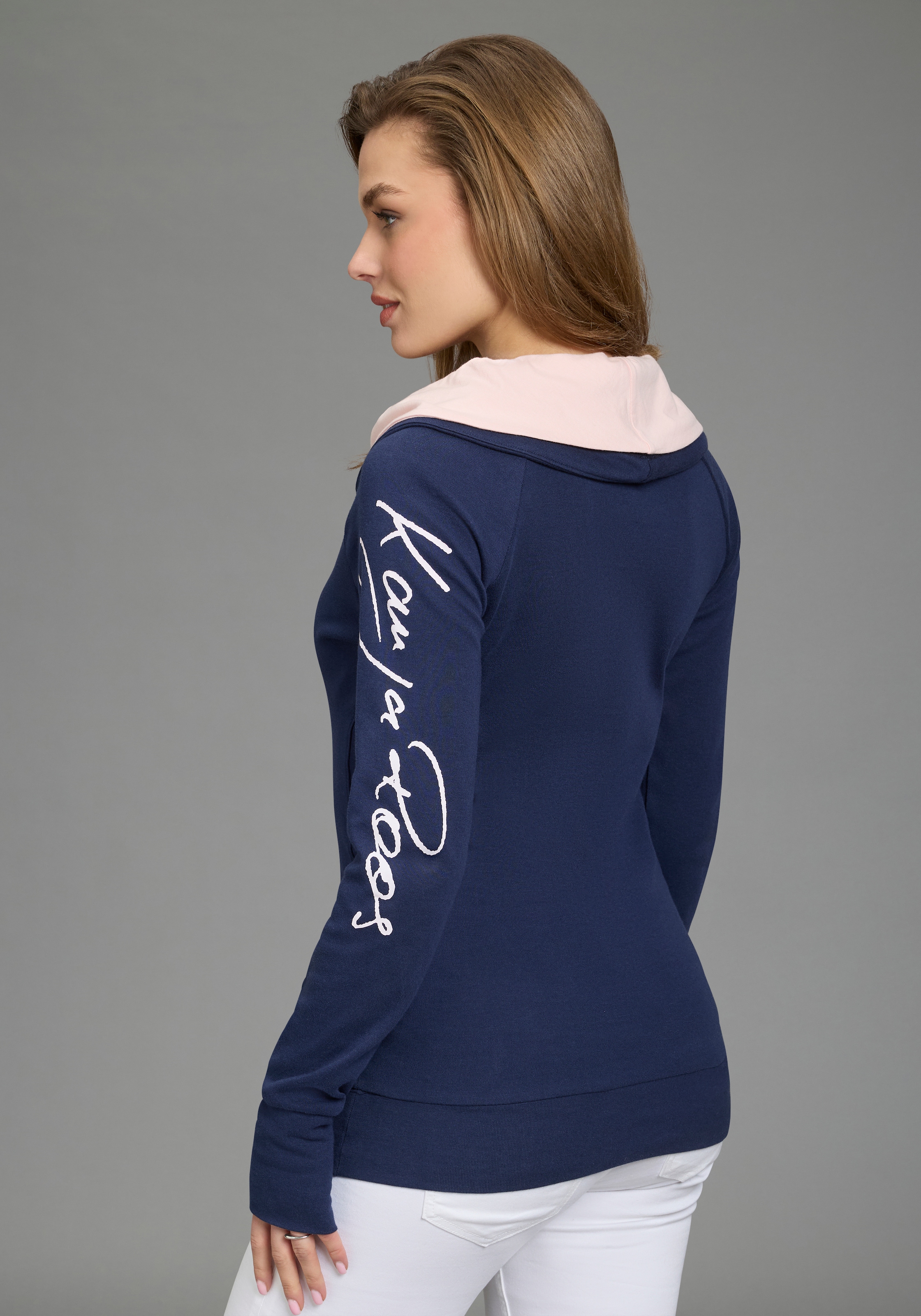 KangaROOS Longsweatshirt , figurbetonter Schnitt,  mit stylischem Logodruck
