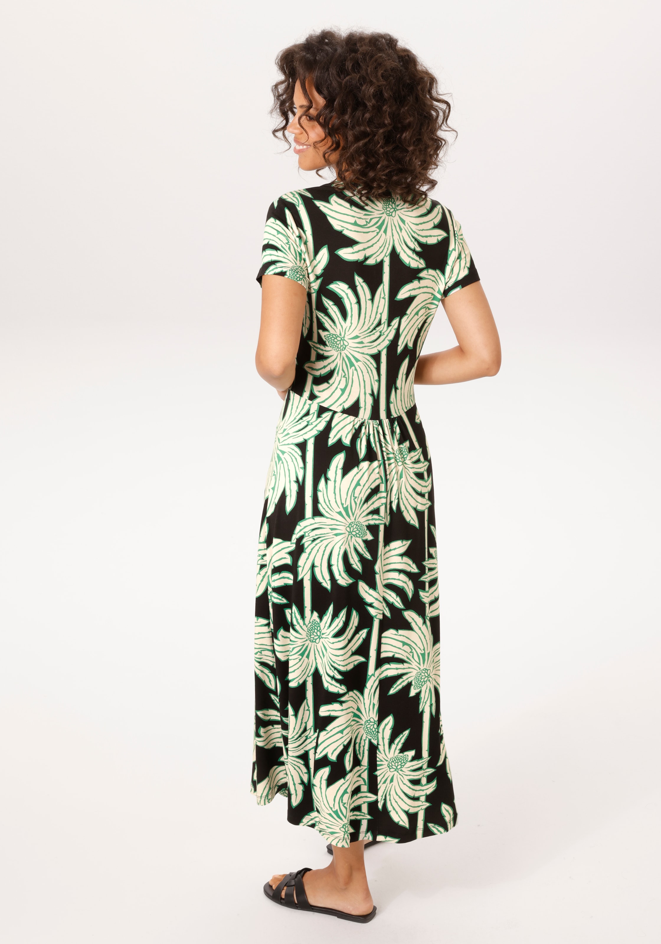 Aniston CASUAL Sommerkleid mit großflächigen, grafischen Palmen bedruckt - NEUE KOLLEKTION