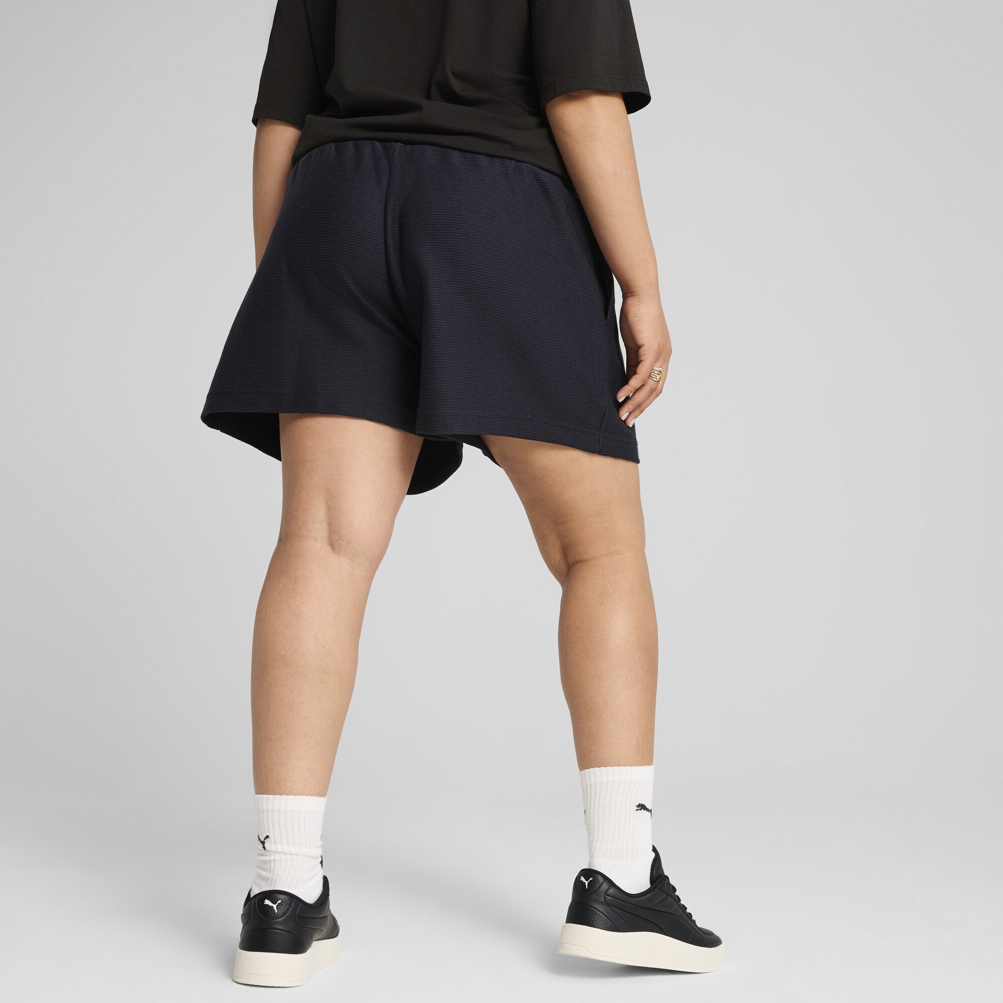 PUMA Sporthose »PREMIUM ESS 4" Jacquard-Shorts in A-Linie Damen«