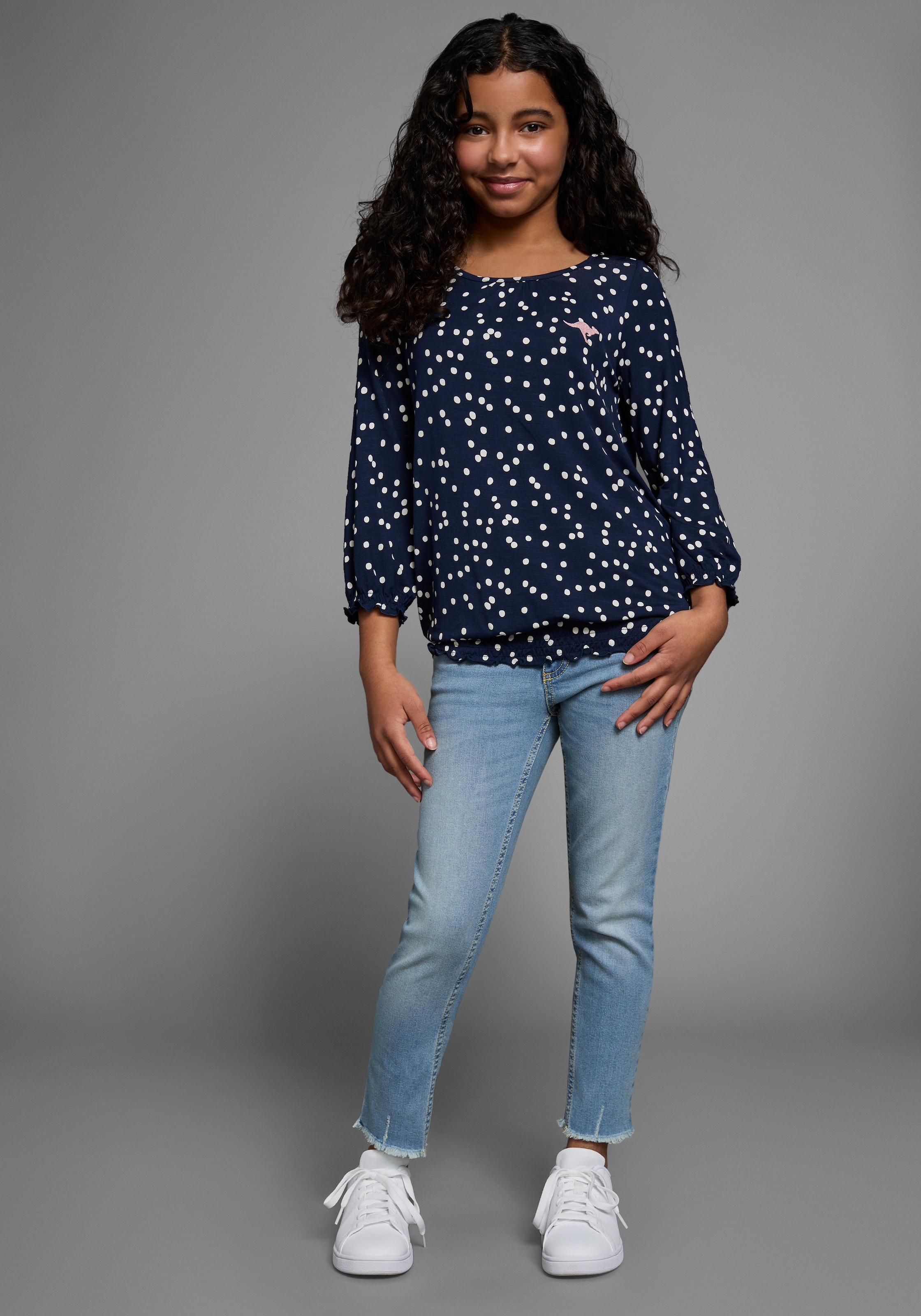 Thumbnail - KangaROOS Langarmshirt ", Viskoseshirt mit 3/4 Arm" weite Passform, gepunktetes Design, Rundhalsausschnitt