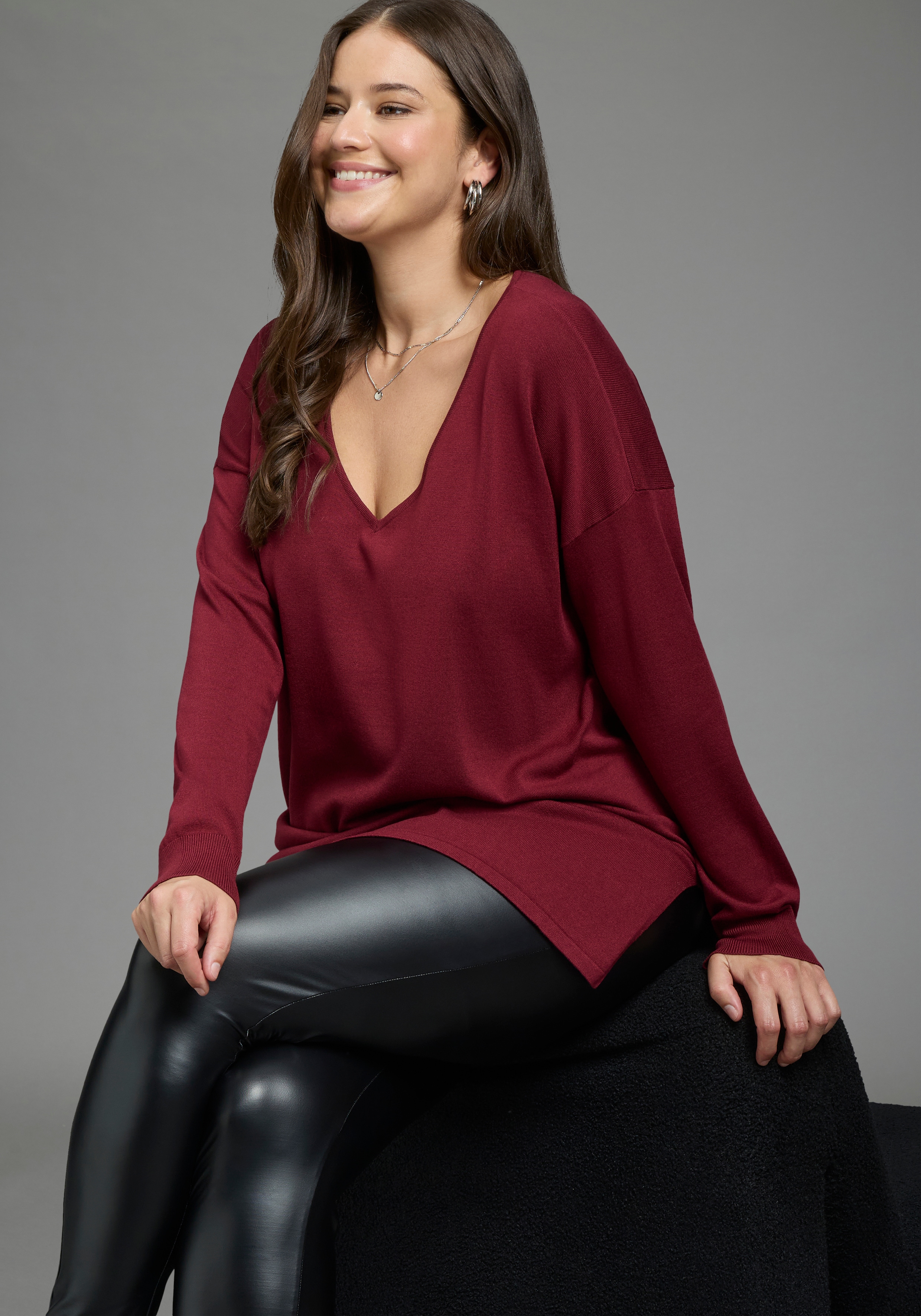 Laura Scott CURVE Longpullover "Große Größen" aus fließendem Feinstrick mit schönem V-Ausschnitt