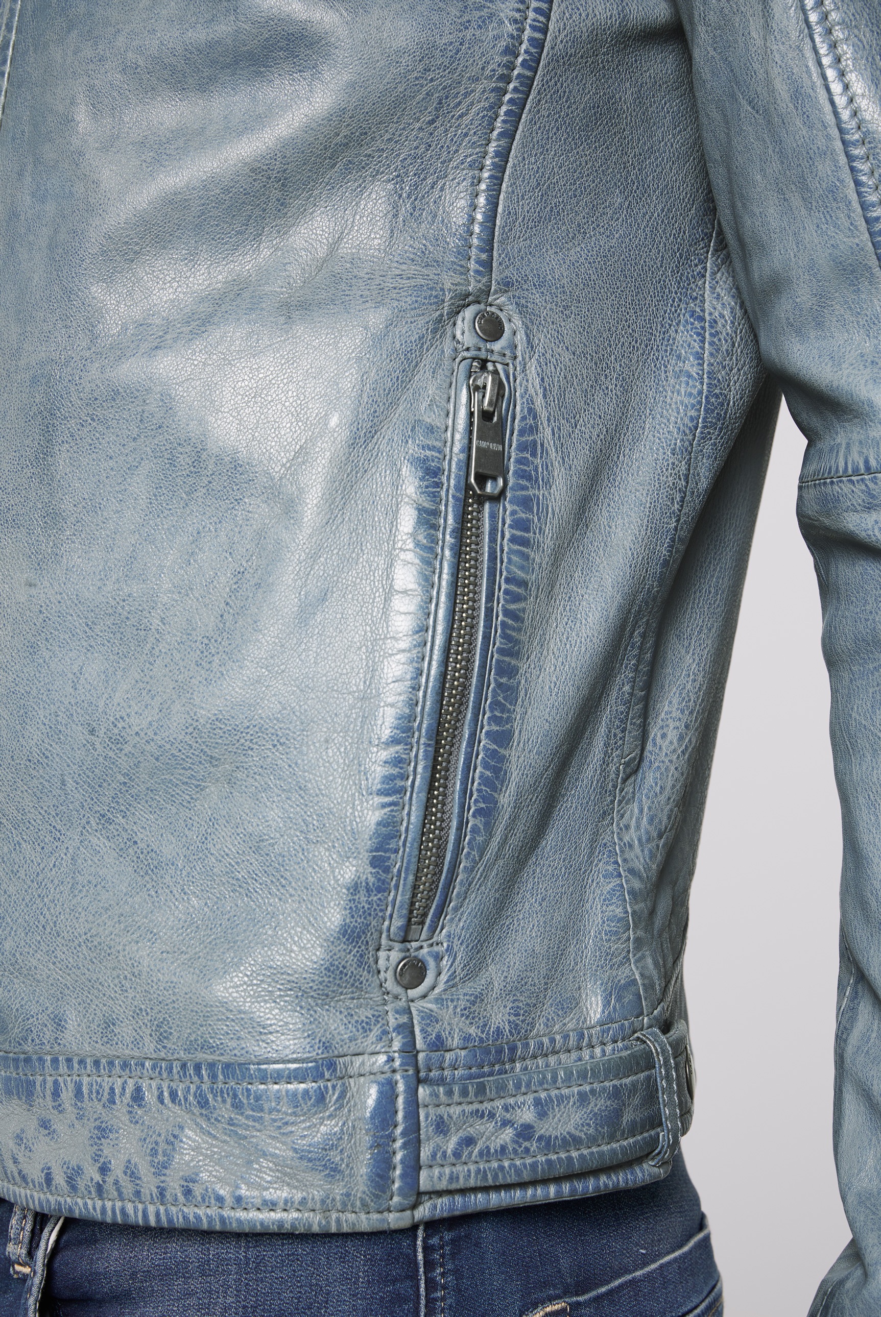 CAMP DAVID Lederjacke, mit Kapuze, mit Druckknopfriegel hinten am Saum