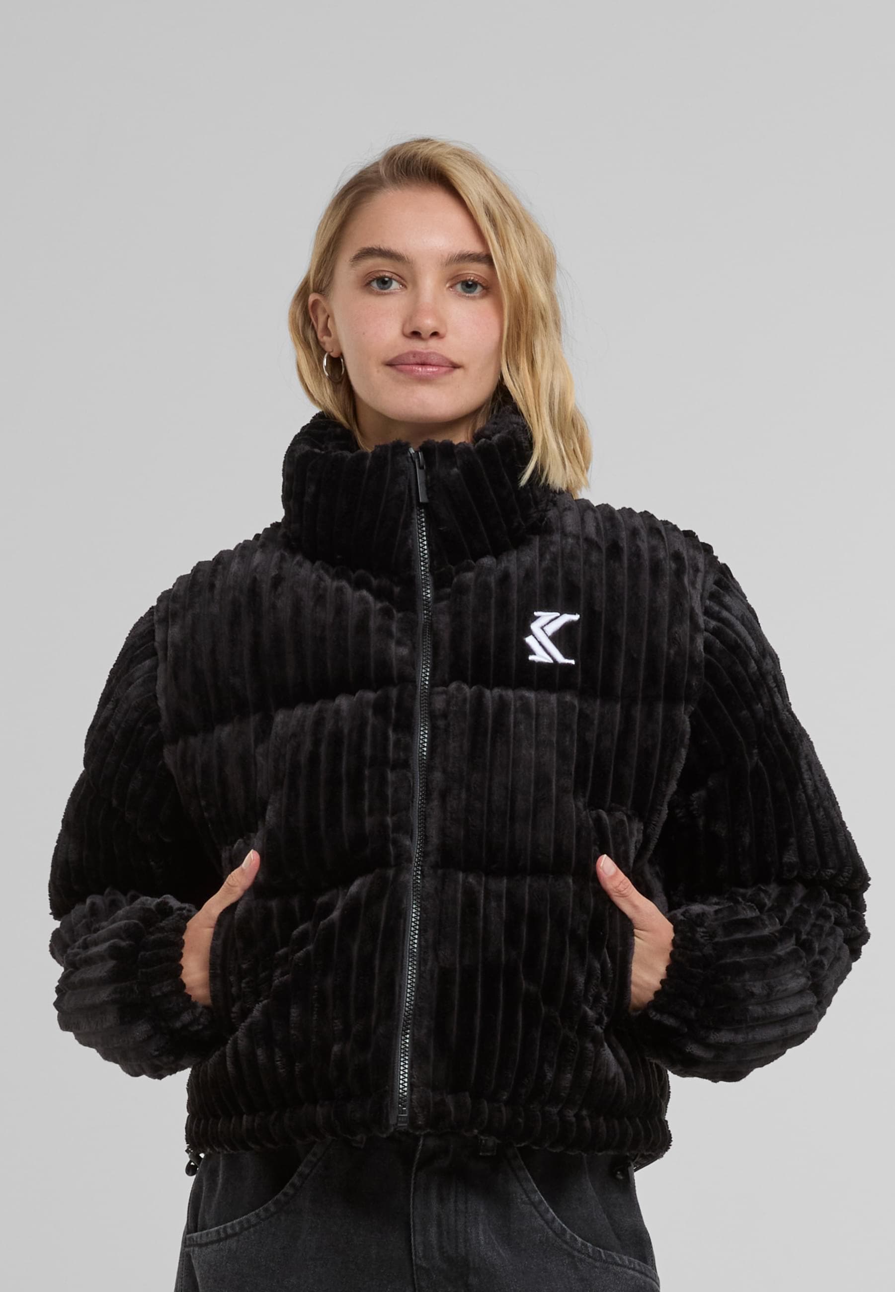 Karl Kani Winterjacke »Karl Kani KK Og Fuzzy Corduroy Short Puffer Jacket«, (1 St.), ohne Kapuze