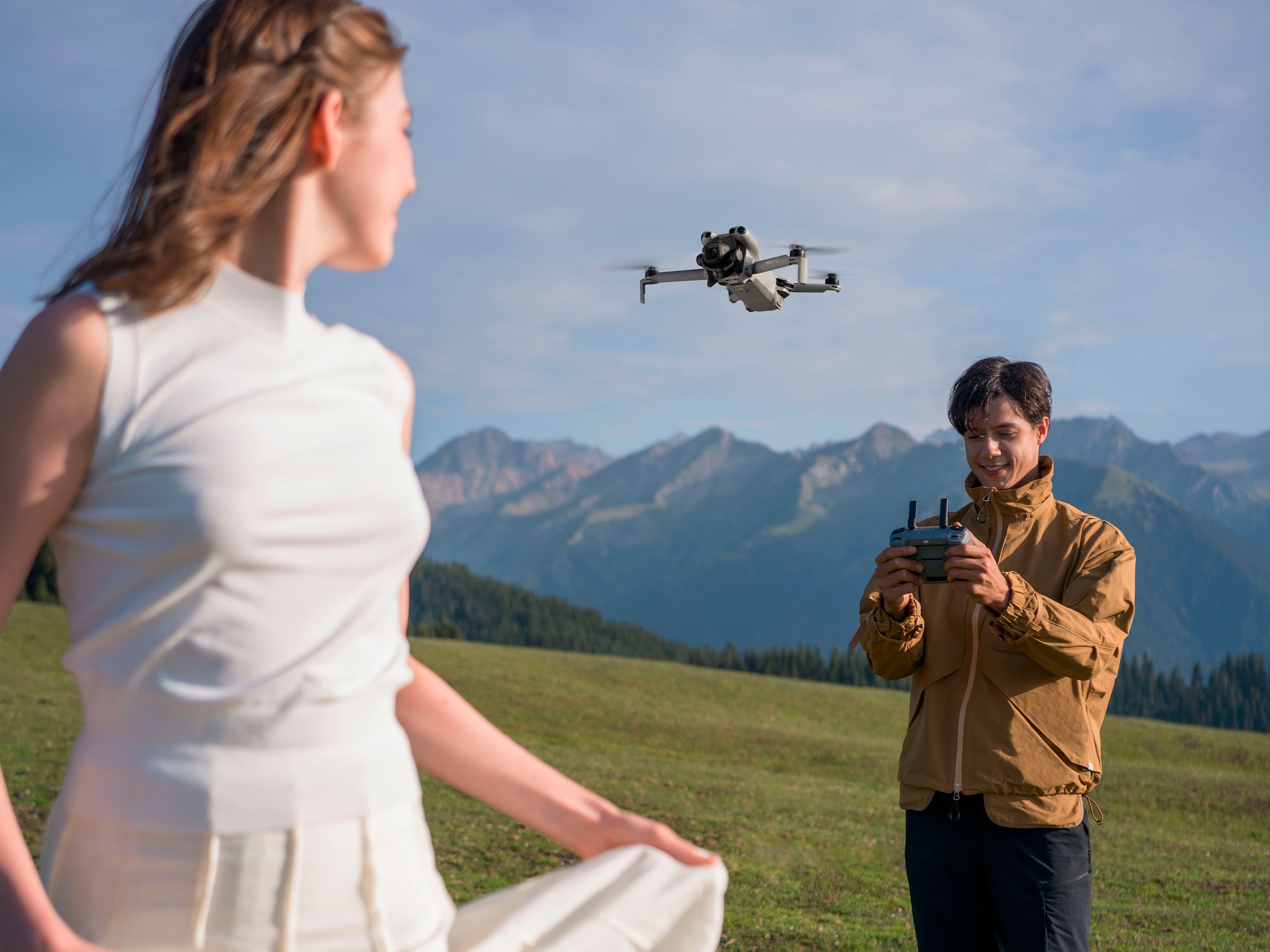 DJI Drohne »Mini 5 Pro Fly More Combo (DJI RC2)«, (Set, DJI RC 2 Fernsteuerung, 3 Akkus, Ladestation, Filterset und Tasche)