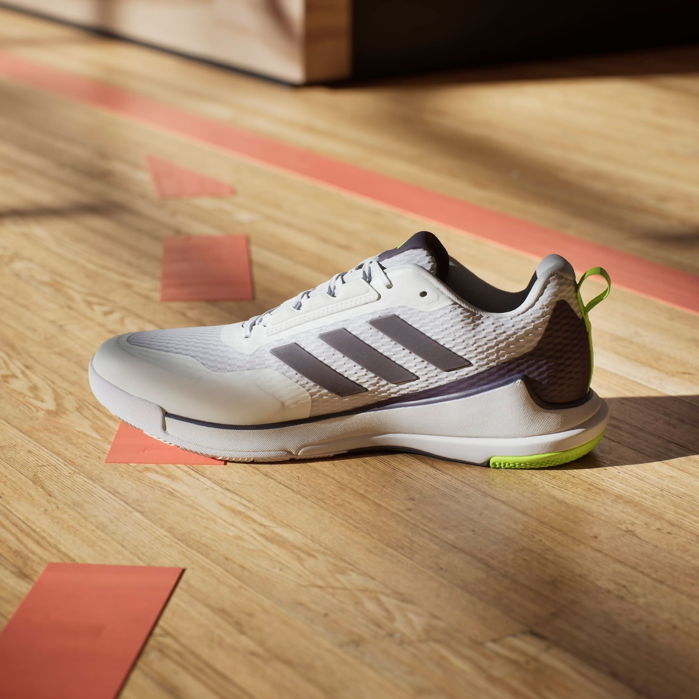 adidas Performance Hallenschuh »NOVAFLIGHT 2 INDOOR«, besonders geeignet für Volleyball