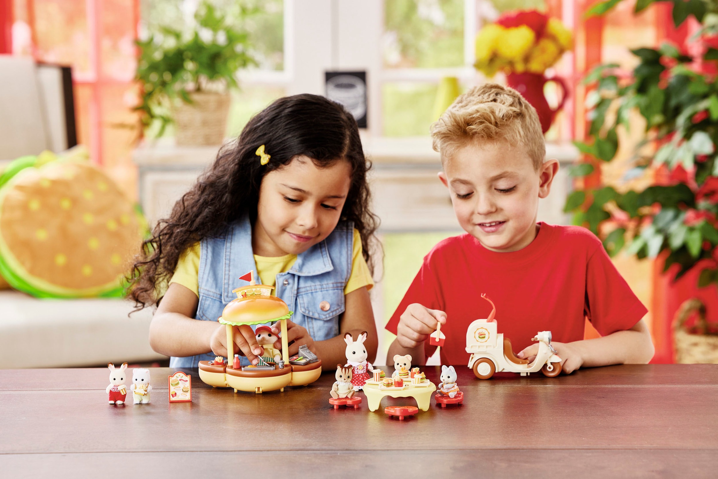 Sylvanian Families Spielwelt »Mobiler Hamburger Imbiss mit Figur«
