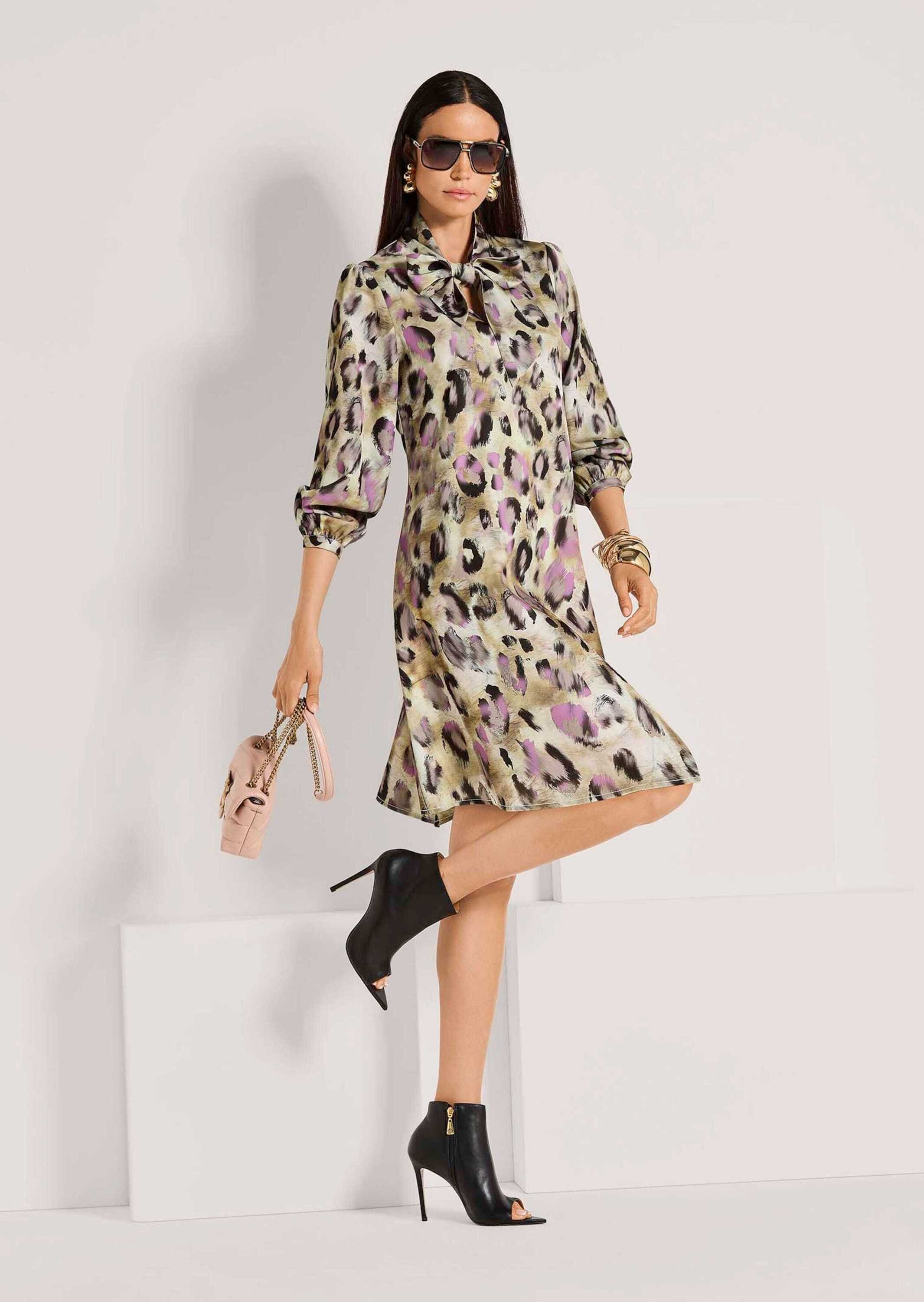 MADELEINE Sommerkleid »Kleid Fließendes Design mit Animal-Print«