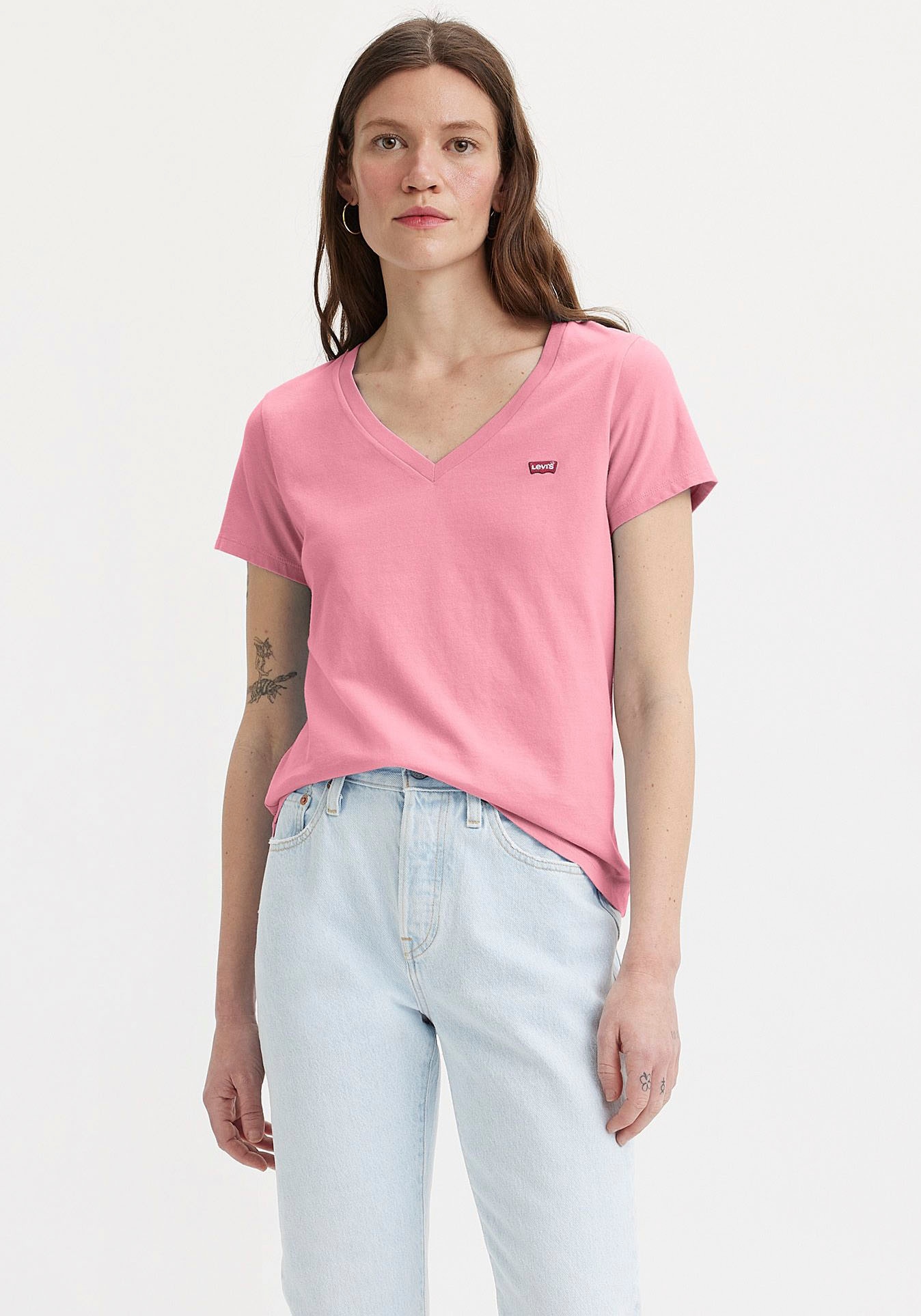 Levi's® V-Shirt »Perfect Tee« mit kleinem Batwing- Logo | BAUR