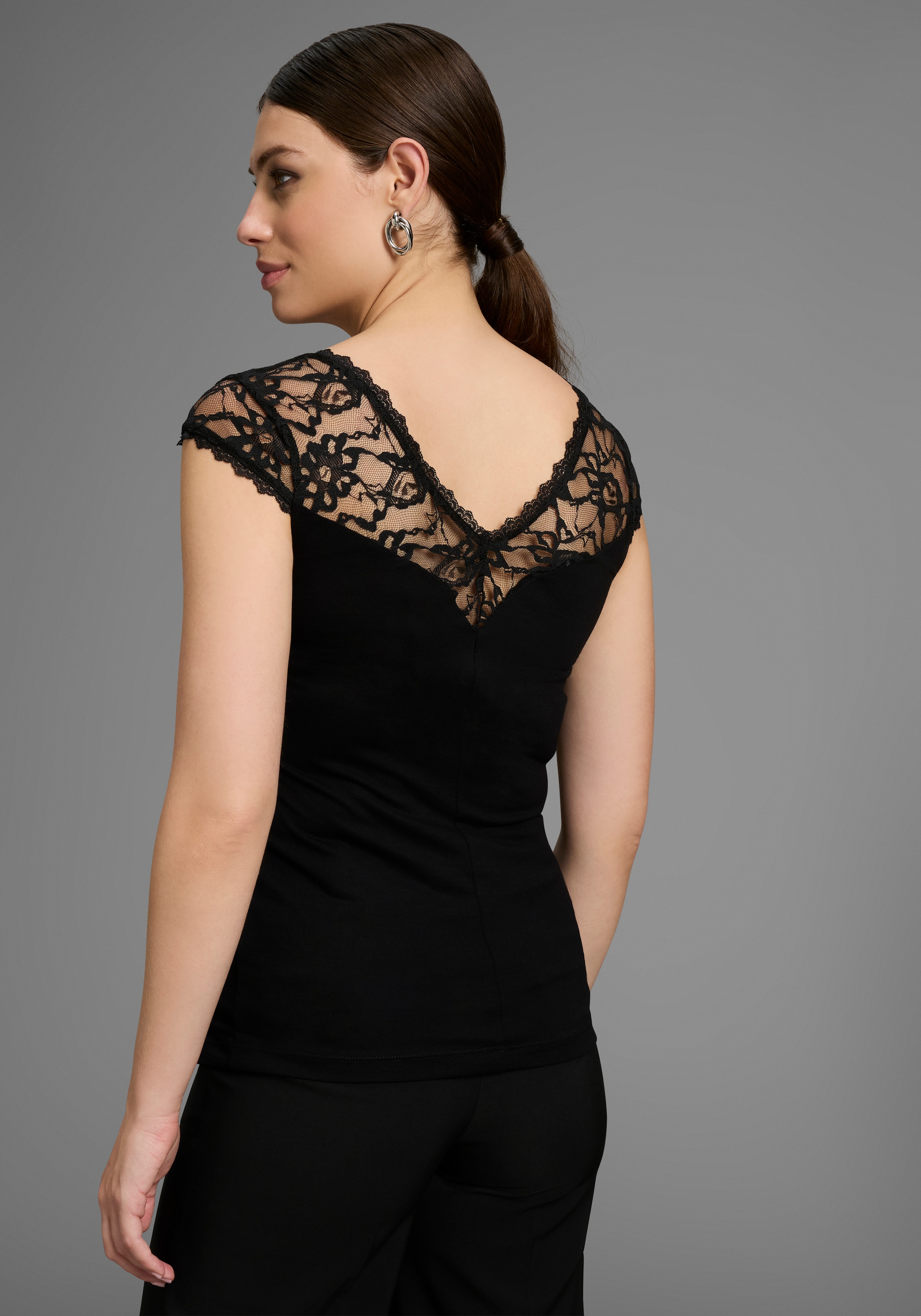 Melrose Spitzenshirt, taillierter Schnitt, elastisches Material, mit Spitzenband