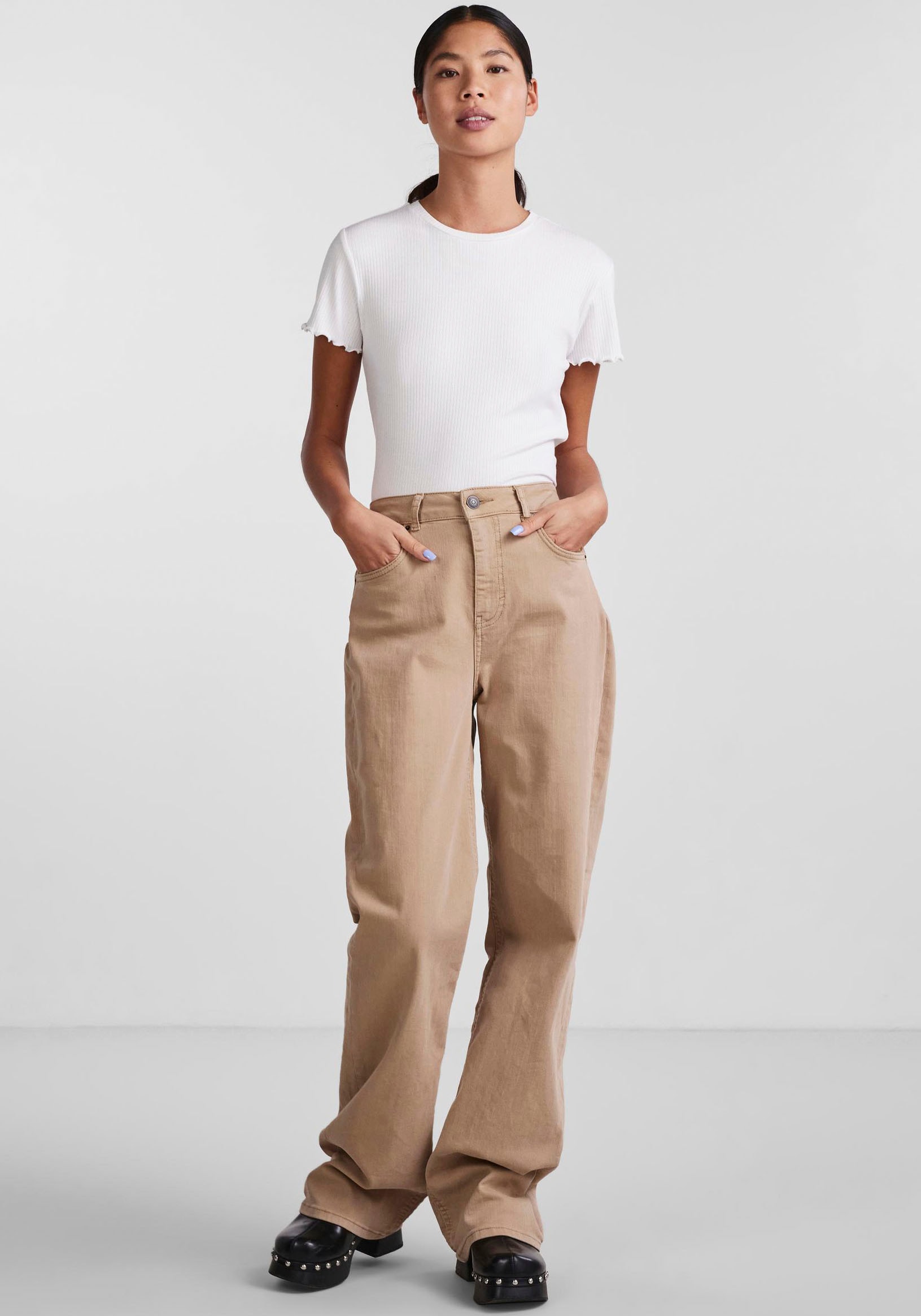 pieces Kurzarmshirt »PCNICCA SS O-NECK  TOP KAC BFD« Viskosemischung, slim fit