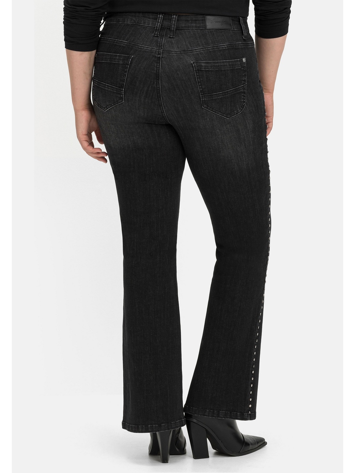 Sheego Bootcut-Jeans für seitlichen bestellen | BAUR Größen«, mit »Große Nieten