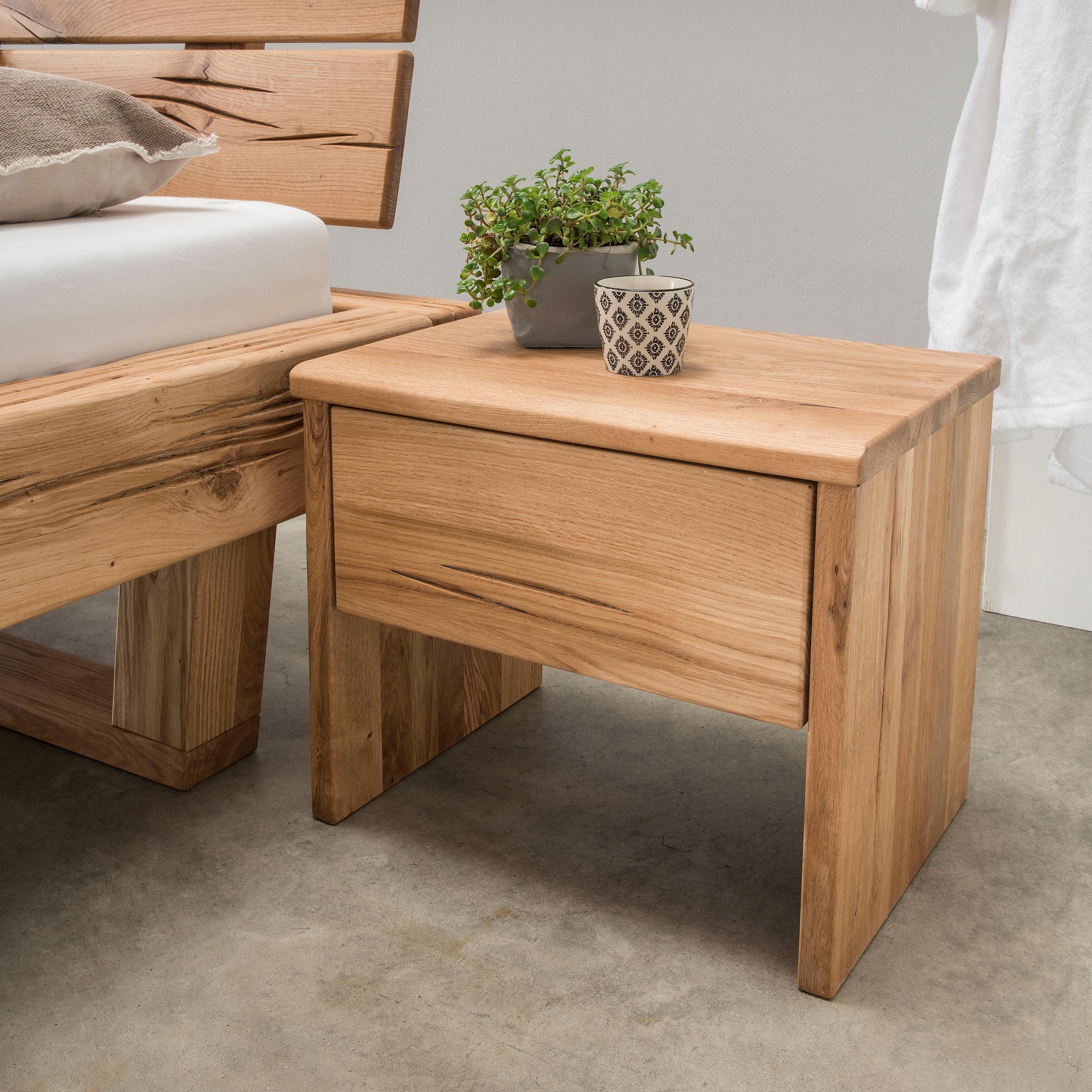 OTTO home Nachtkonsole "Ultima Balkenbett Doppelbett, Füße mit Kufenform" Massivholz, Skandinavisches Design, Robust, stabil, FSC zertifiziert