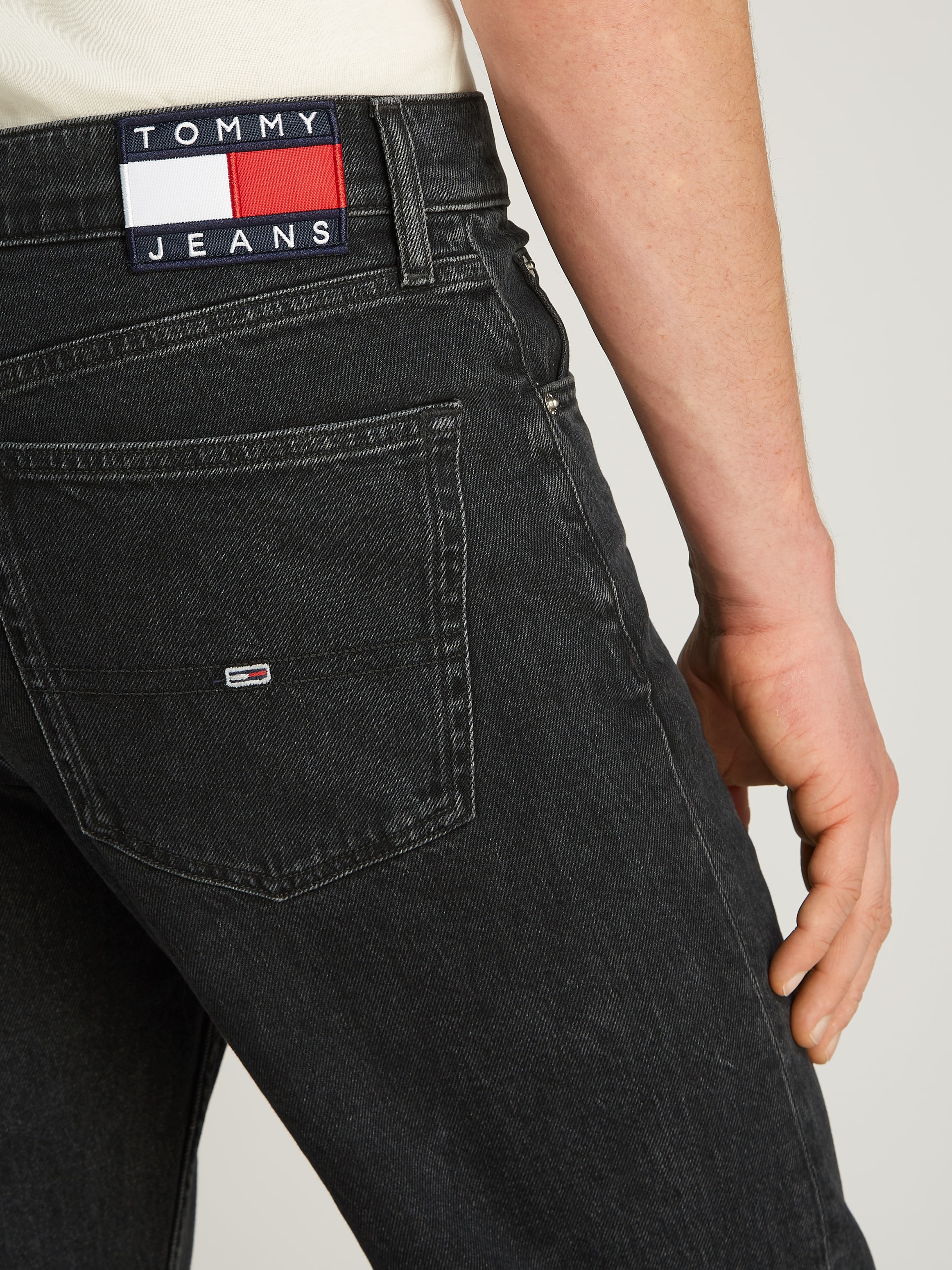 Tommy Jeans Straight-Jeans »OTIS REGULAR STR«, im modischen Schnitt