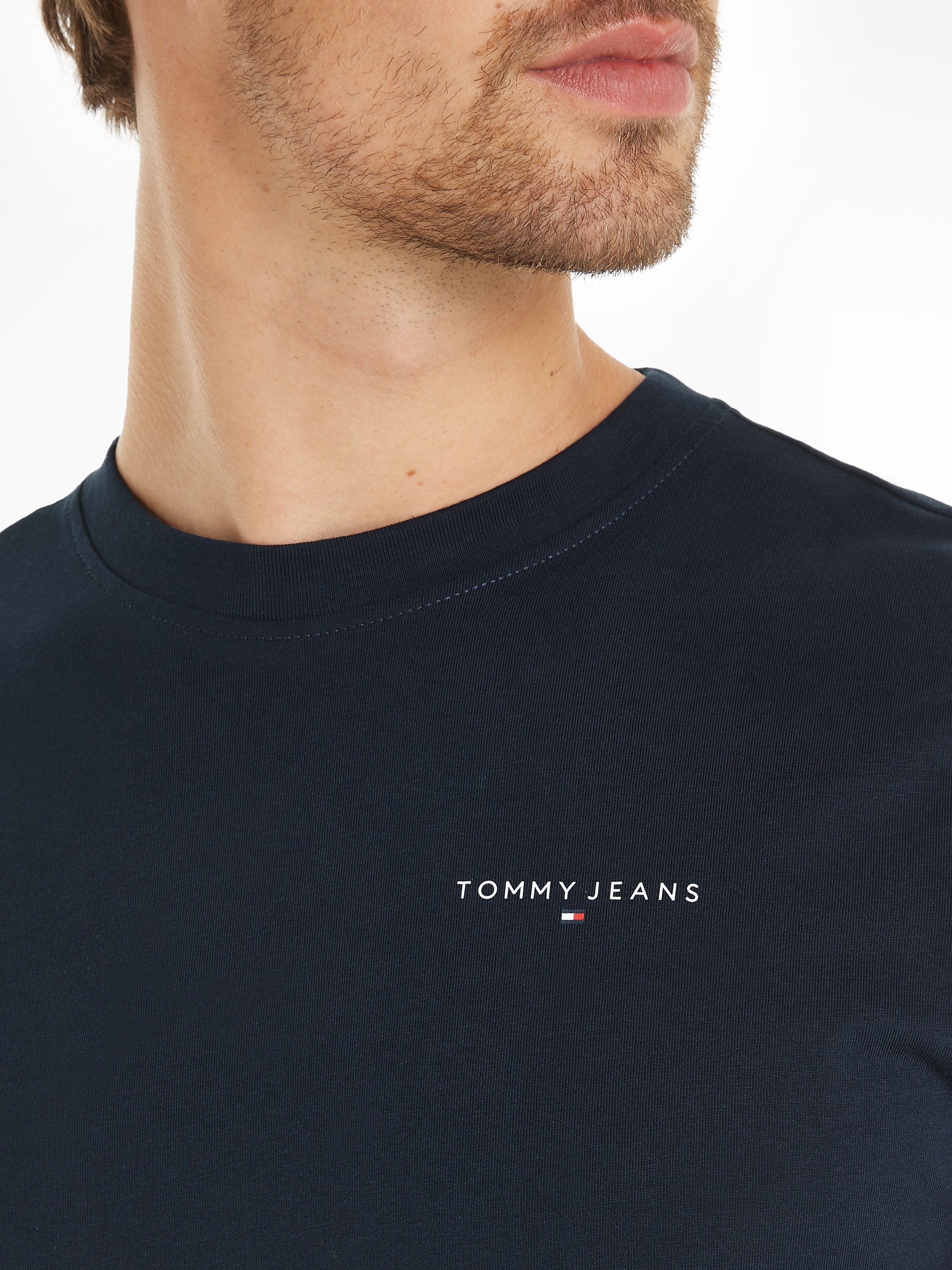 Tommy Jeans T-Shirt »TJM SLIM LINEAR CHEST TEE EXT«, mit Logoschriftzug