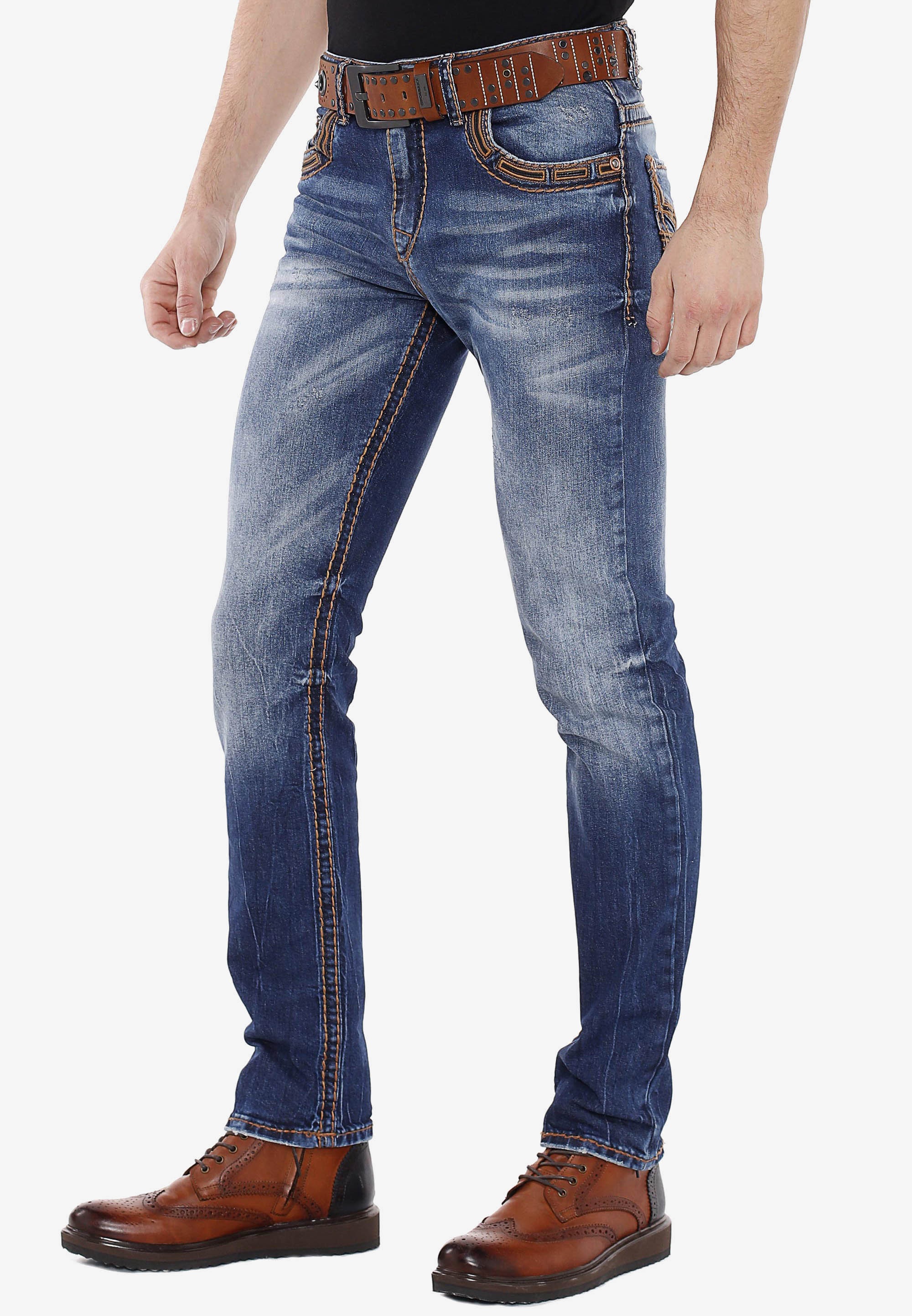 Cipo & Baxx Slim-fit-Jeans, mit bestickten Rückentaschen in Straight Fit