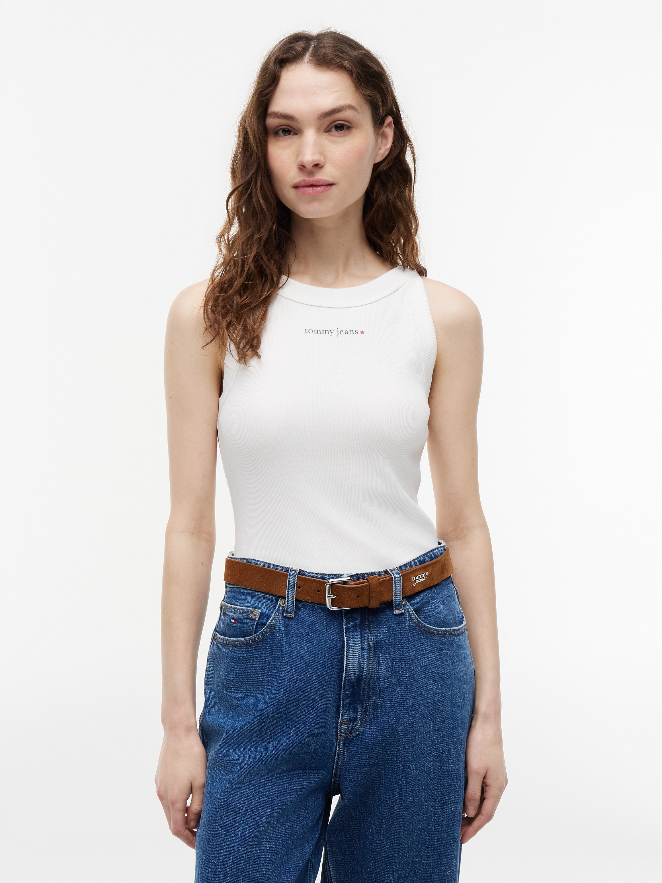 Tommy Jeans Ripptanktop "TJW SLIM ESS LOGO 1 RIB TANK" Baumwollmischung, slim fit, in gerippter Struktur