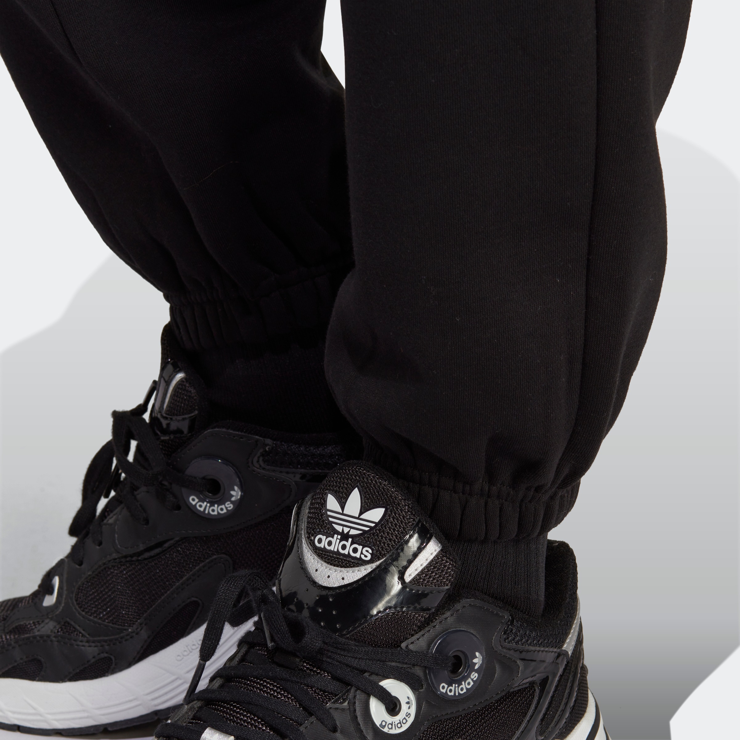 adidas Originals Sporthose »ESSENTIALS FLEECE«, (1 tlg.)